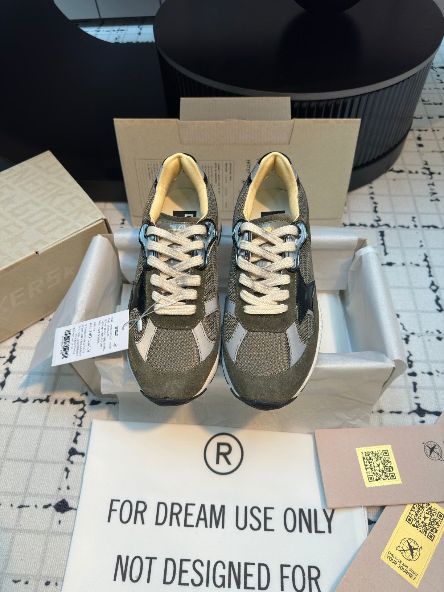 Golden Goose Deluxe Brand Sneakers