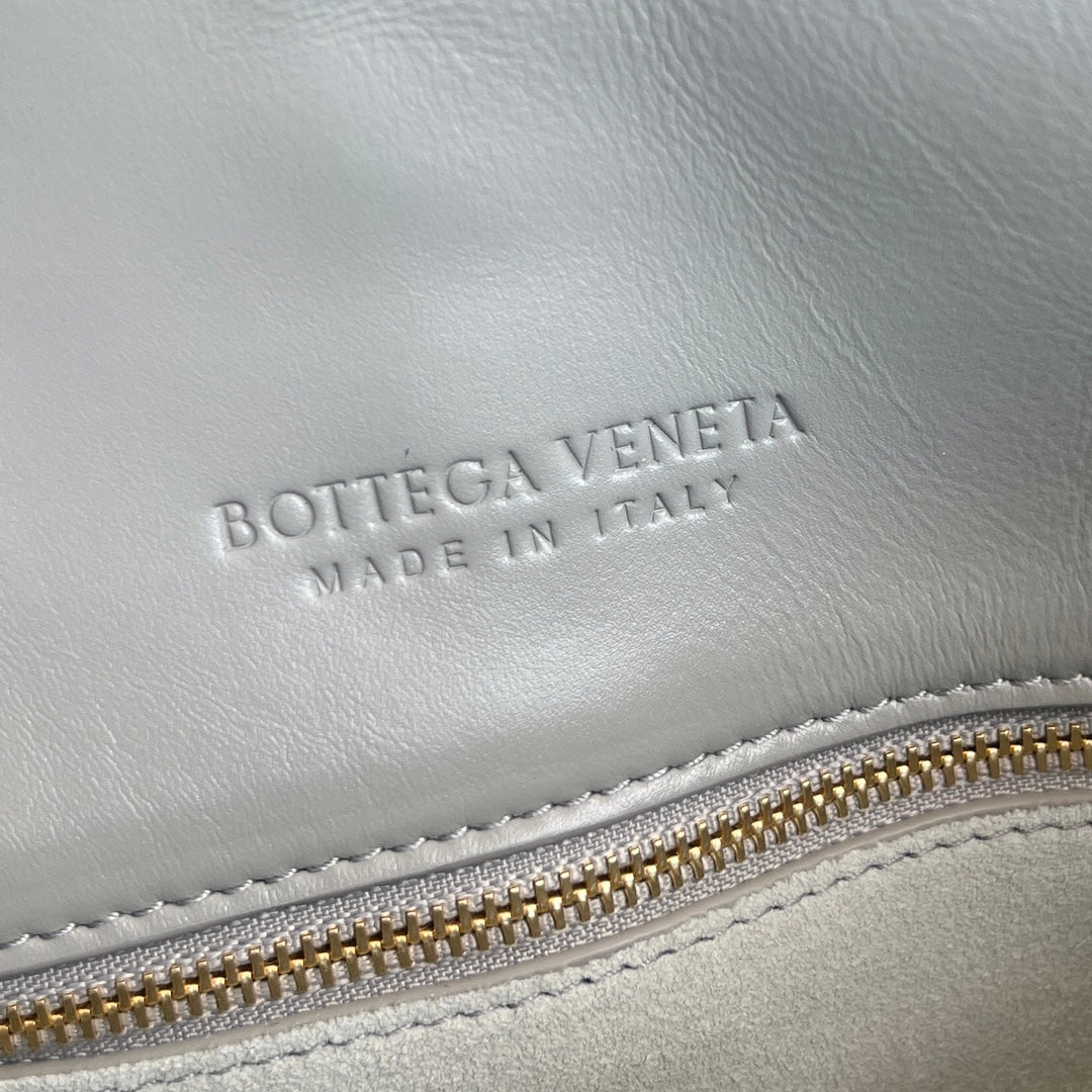 Bottega Veneta Small Liberta Handbag – 24FW