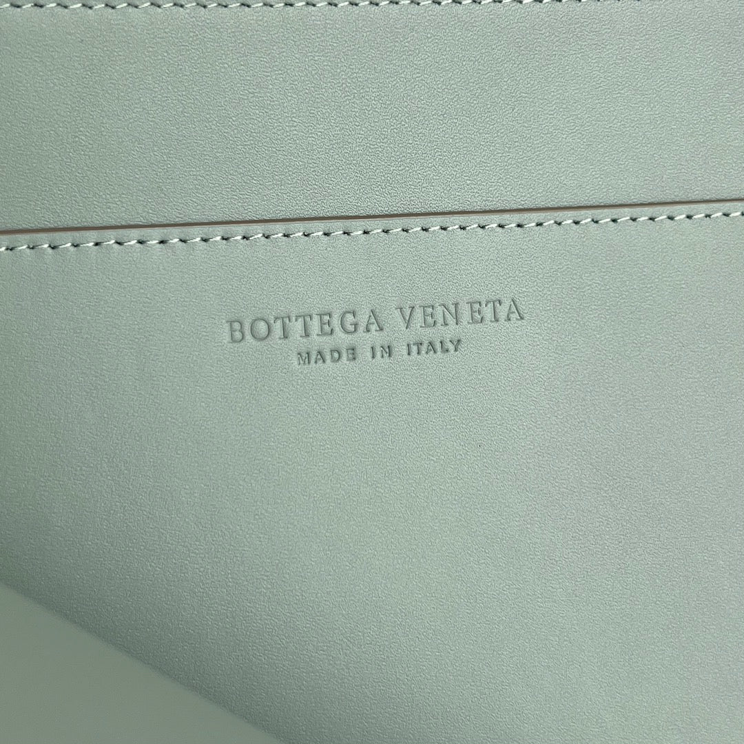 Bottega Veneta Intreccio Half-Zip Clutch Bag 607479