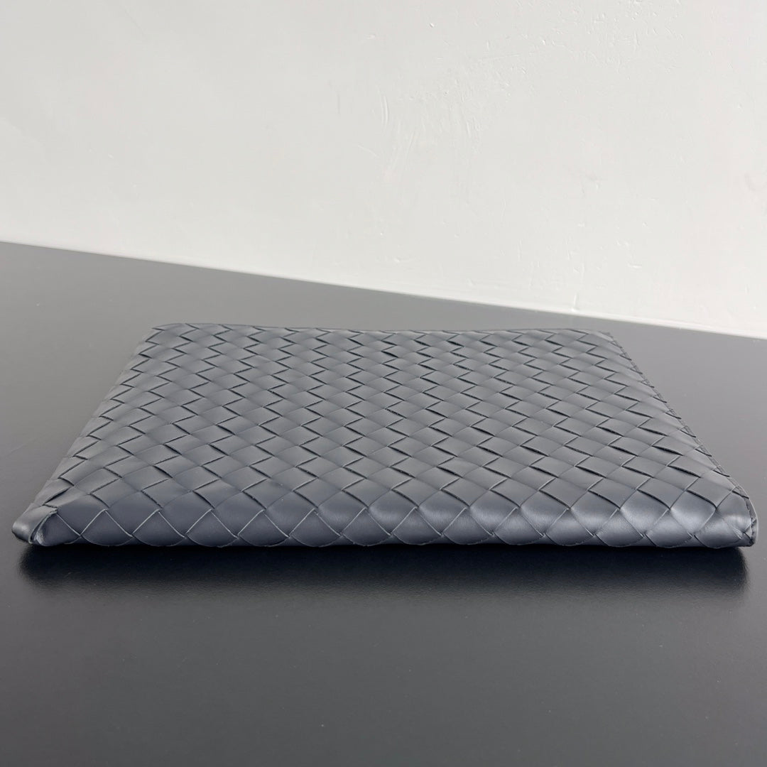 Bottega Veneta Intreccio Half-Zip Clutch Bag 607479