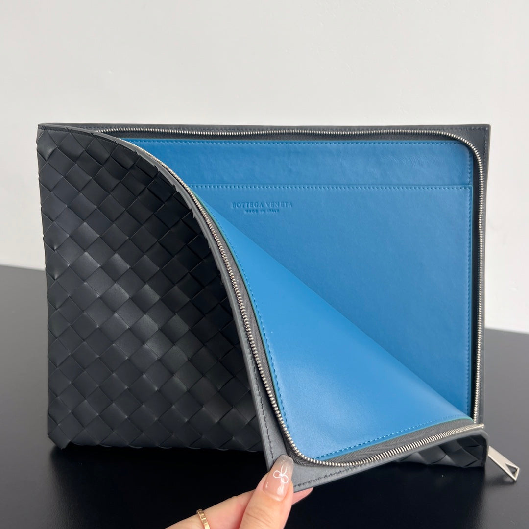 Bottega Veneta Intreccio Half-Zip Clutch Bag 607479