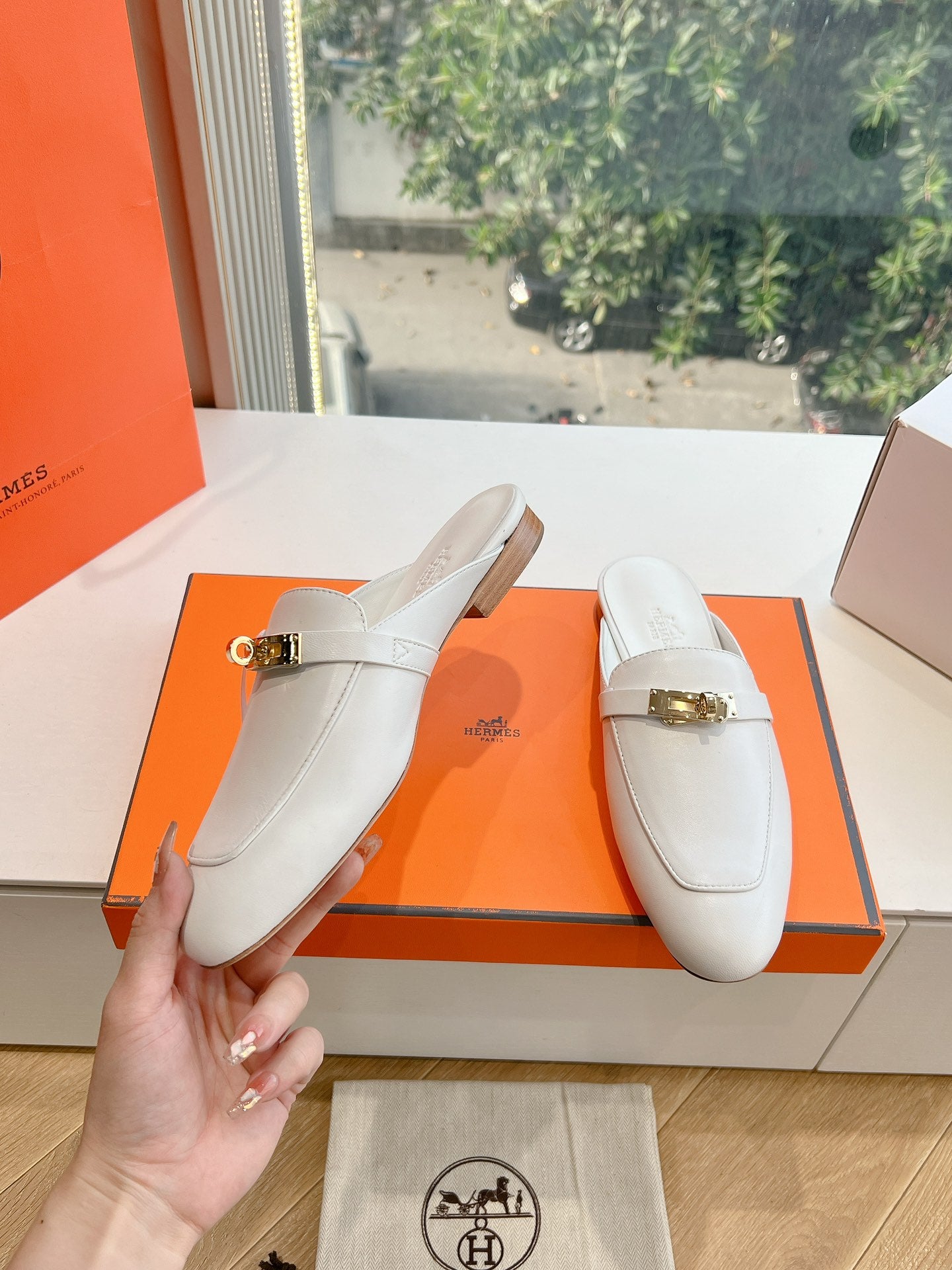 Hermès Calfskin Mules – 25SS/FW Collection