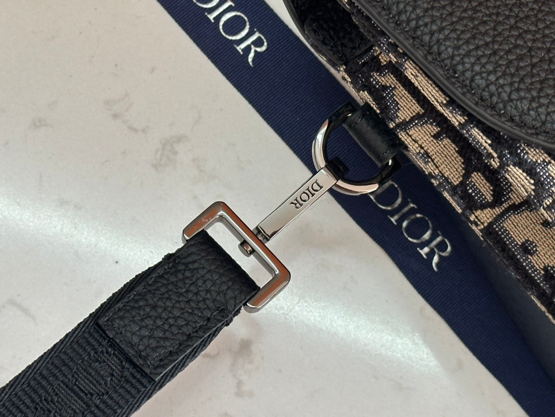 Dior A5 Oblique Triangle Clutch Bag – 2025 Spring Collection