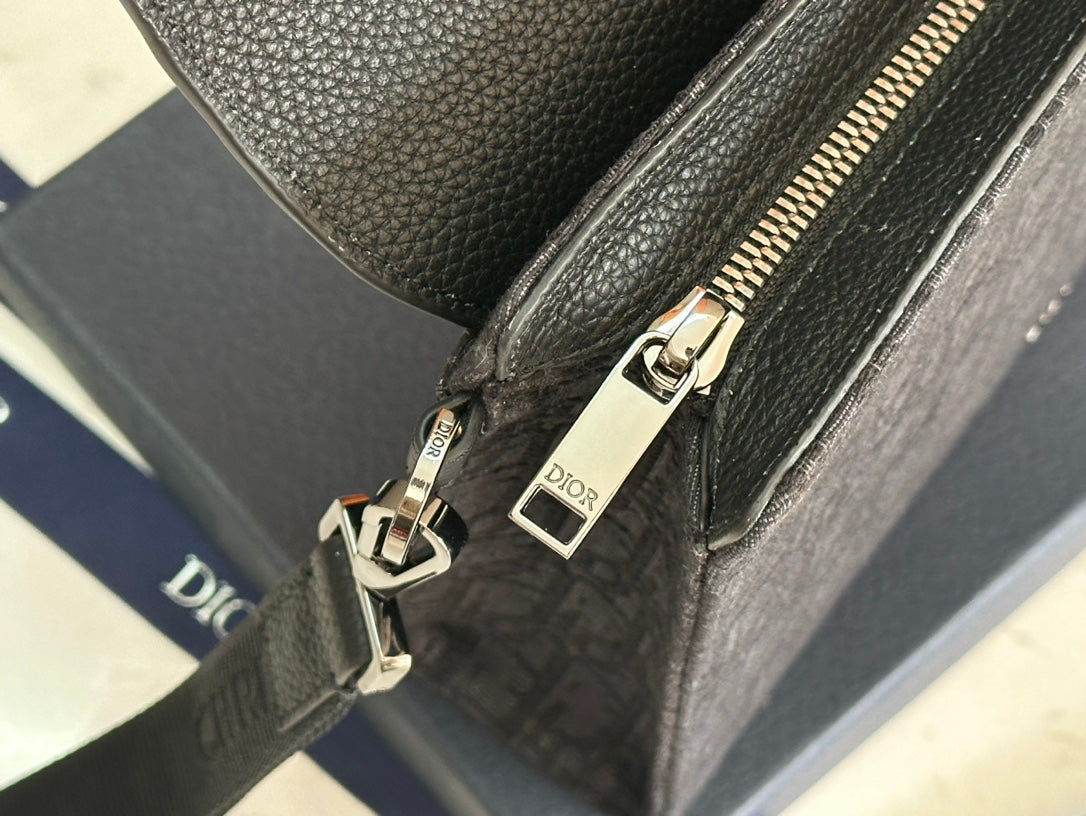 Dior A5 Oblique Triangle Clutch Bag – 2025 Spring Collection