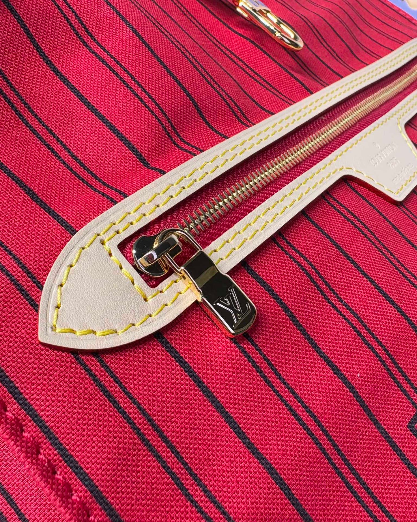 Louis Vuitton Neverfull Bandoulière Inside Out Tote Bag