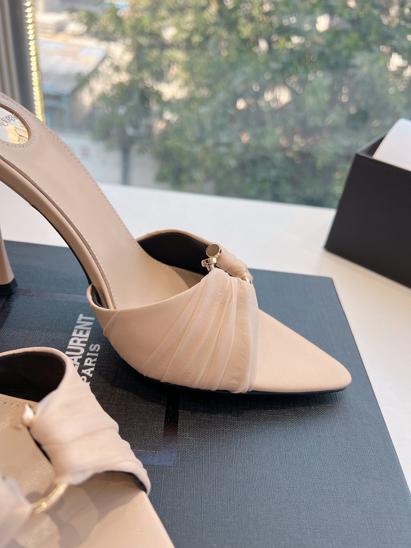 Saint Laurent Lee Metal Chain Pointed-Toe Pumps