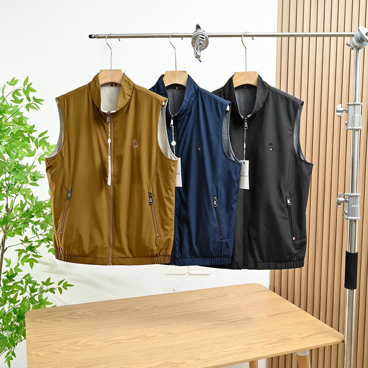 Moncler Reversible Stand-Collar Vest – 2025 Spring Collection