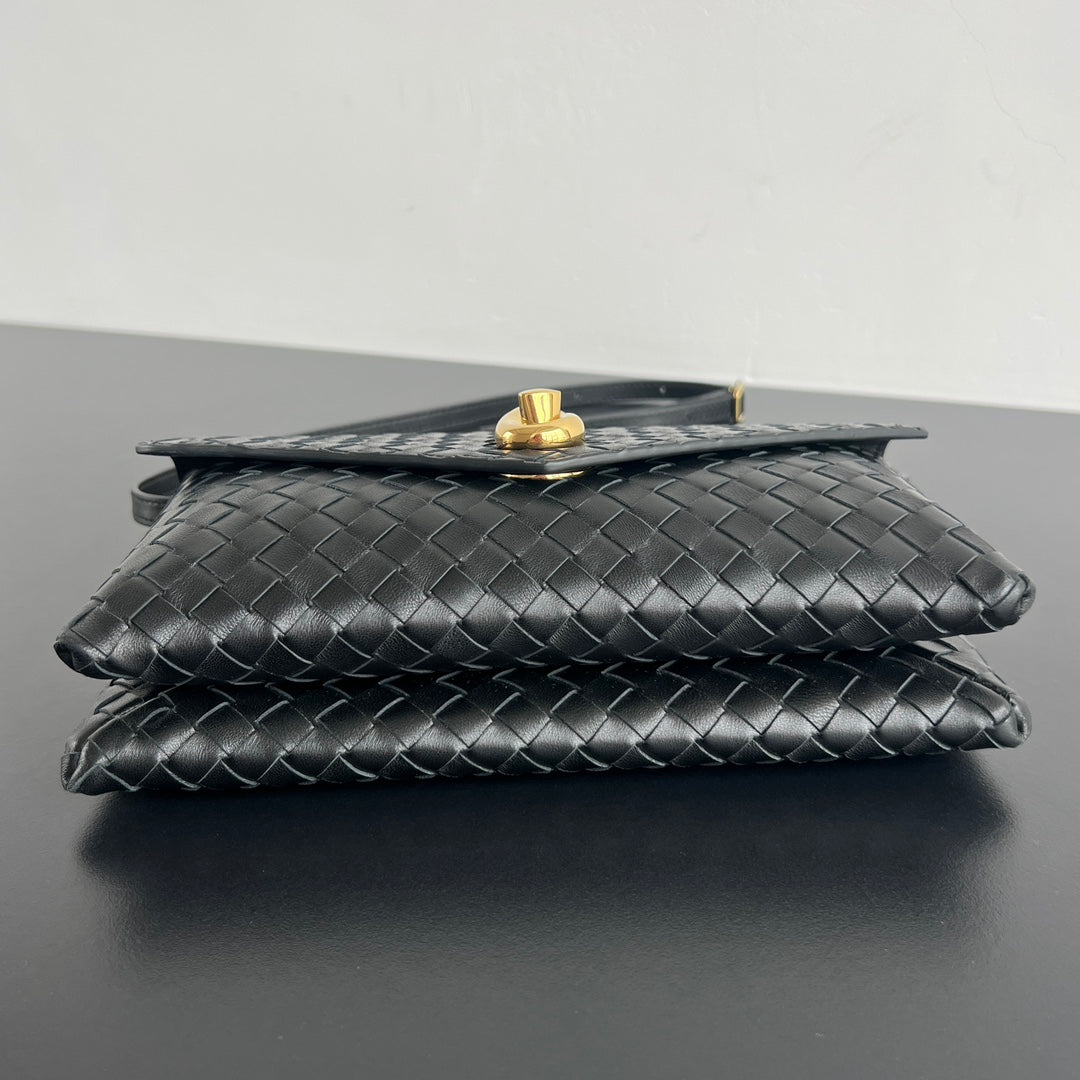 Bottega Veneta Knot Lock Crossbody Bag – 2025 Early Spring