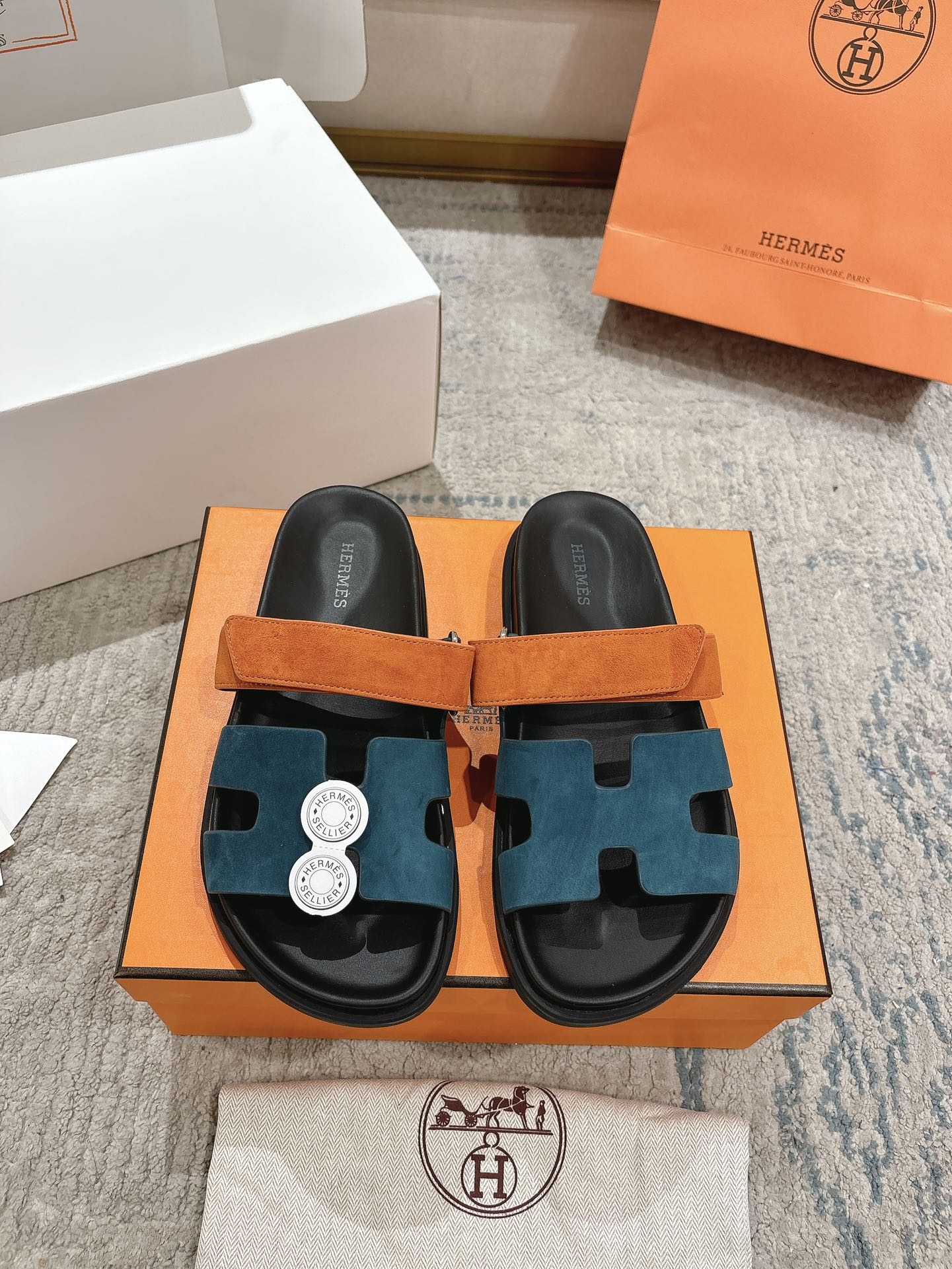 Hermès Chypre Leather Unisex Slides – 2023SS
