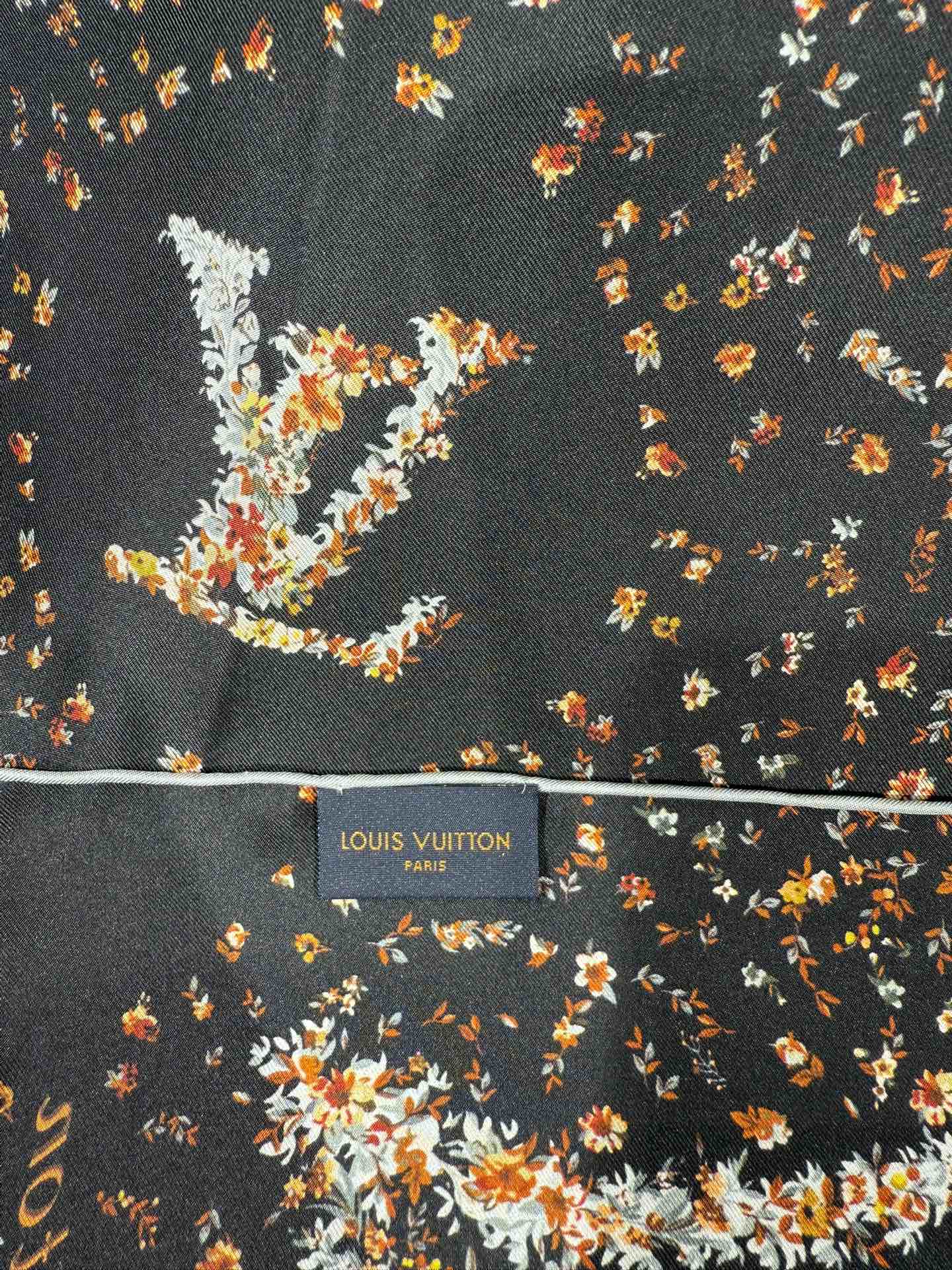 Louis Vuitton 18 Momme Silk Twill Square Scarf – 2025 Spring Collection