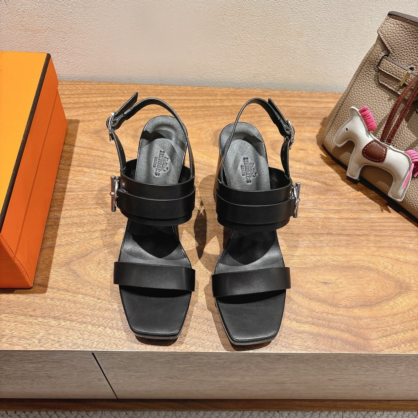 Hermes Color Block Flat Sandals – 2025 New Collection