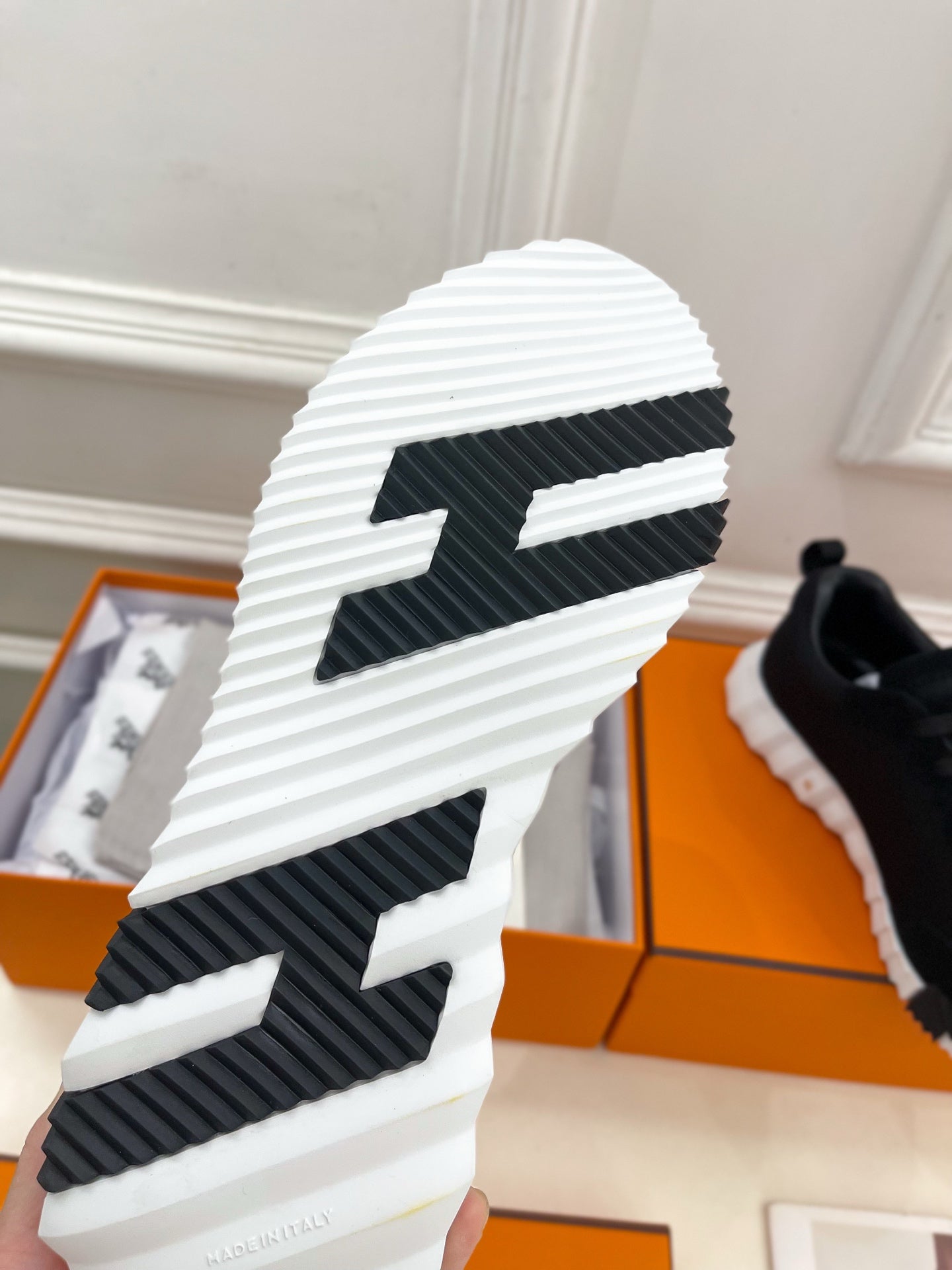 Hermès Classic Couple's Sneakers – 2025 Spring/Summer Collection