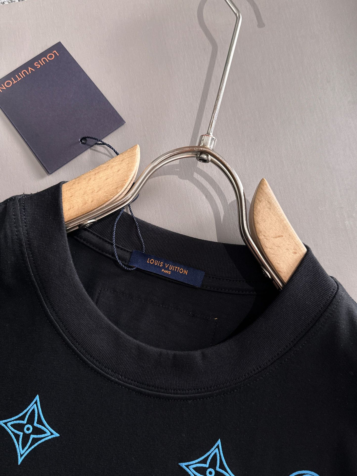 Louis Vuitton Gradient Flocked Clover Logo T-Shirt – 2025SS