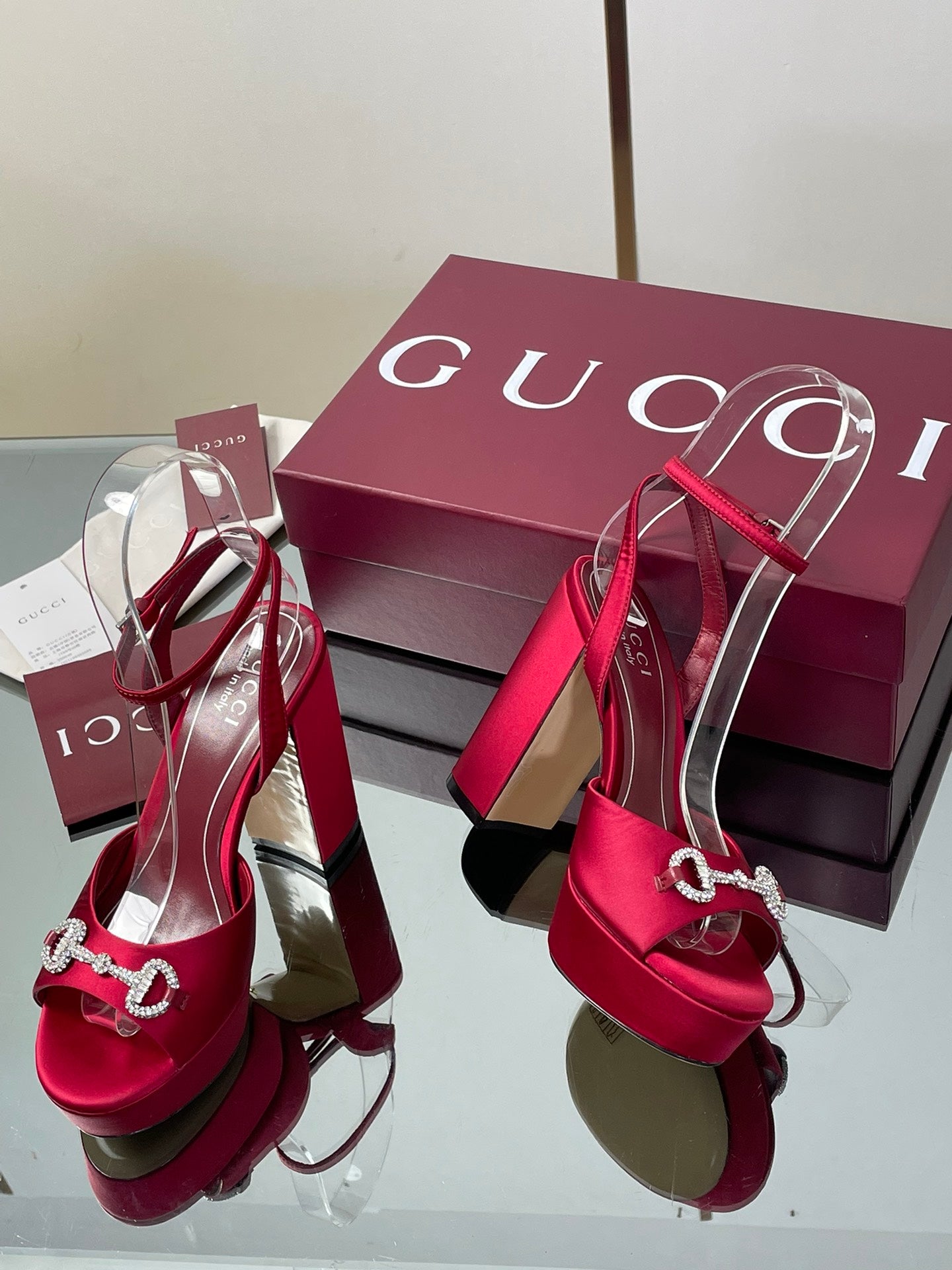 Gucci Platform Rhinestone Horsebit Sandals – Spring/Summer Collection – 2025
