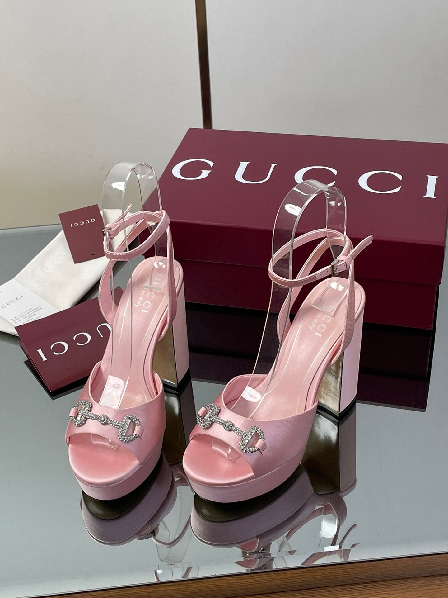 Gucci Platform Rhinestone Horsebit Sandals – Spring/Summer Collection – 2025
