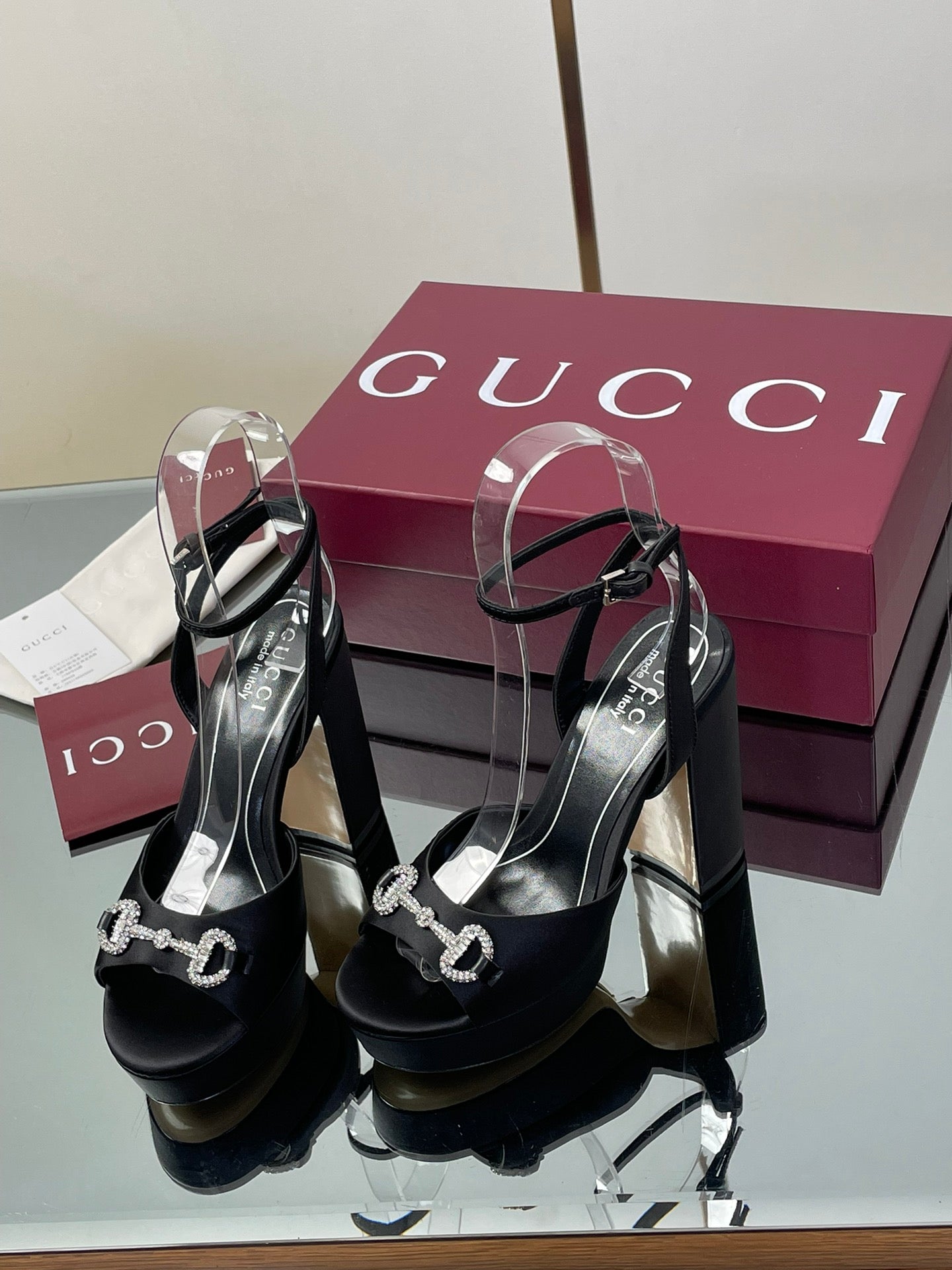 Gucci Platform Rhinestone Horsebit Sandals – Spring/Summer Collection – 2025