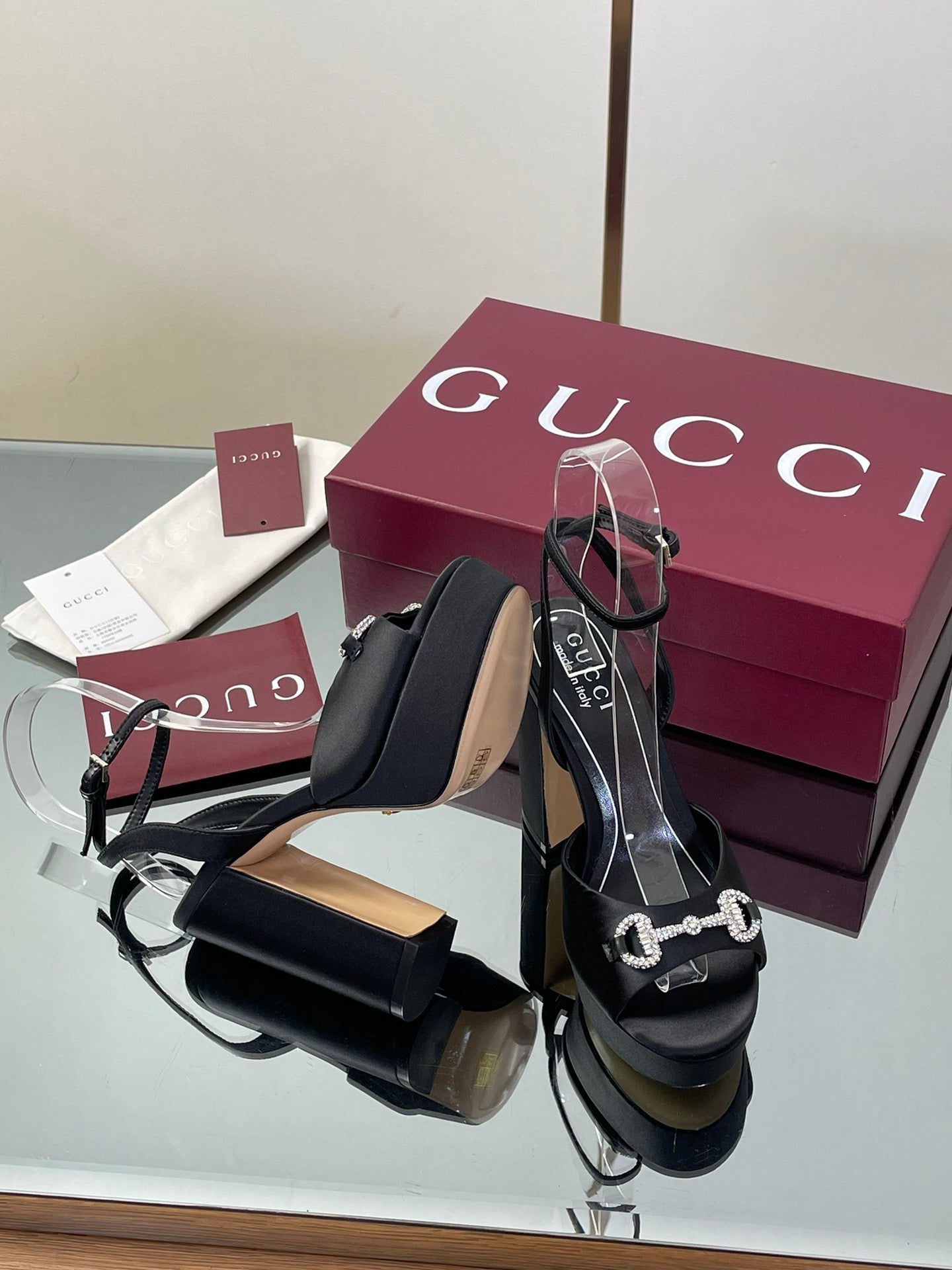 Gucci Platform Rhinestone Horsebit Sandals – Spring/Summer Collection – 2025