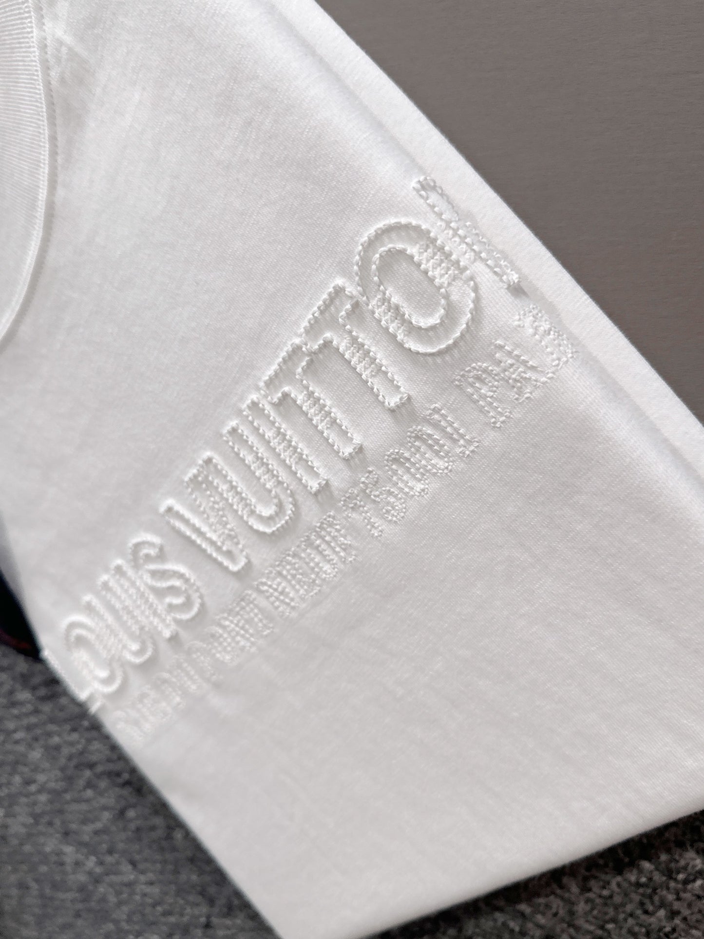 Louis Vuitton Hollow Grain Embroidery Logo T-Shirt – 2025SS
