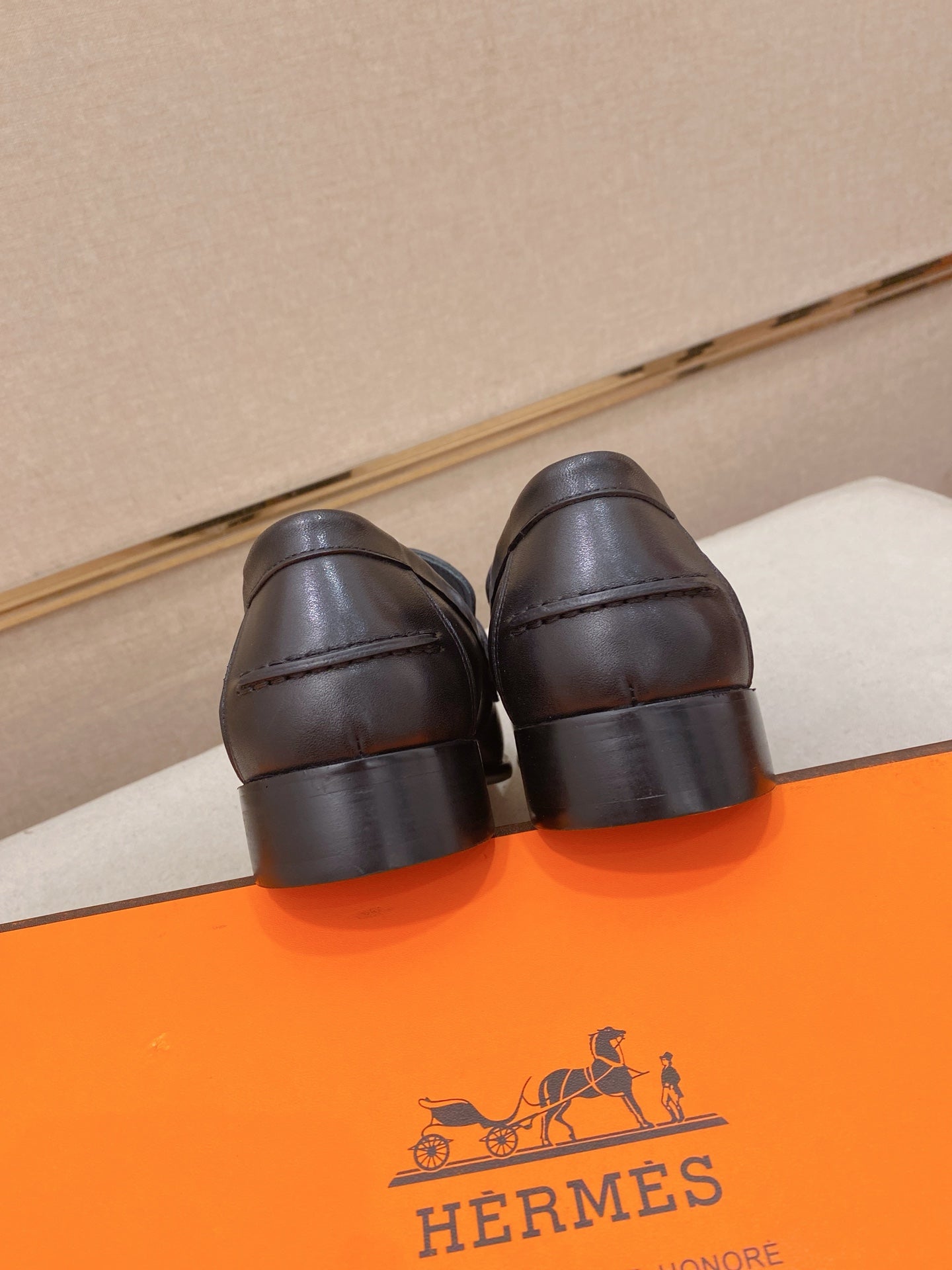 Hermès Business Casual Leather Loafers