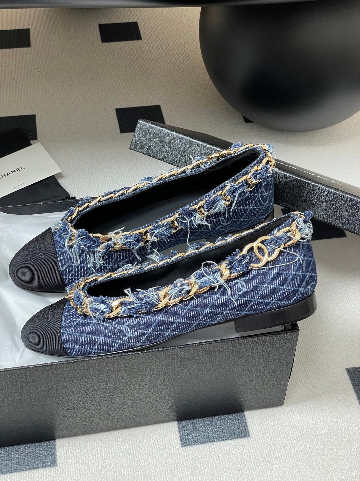 Chanel Chain Detail Double C Flats – 25A Autumn Collection