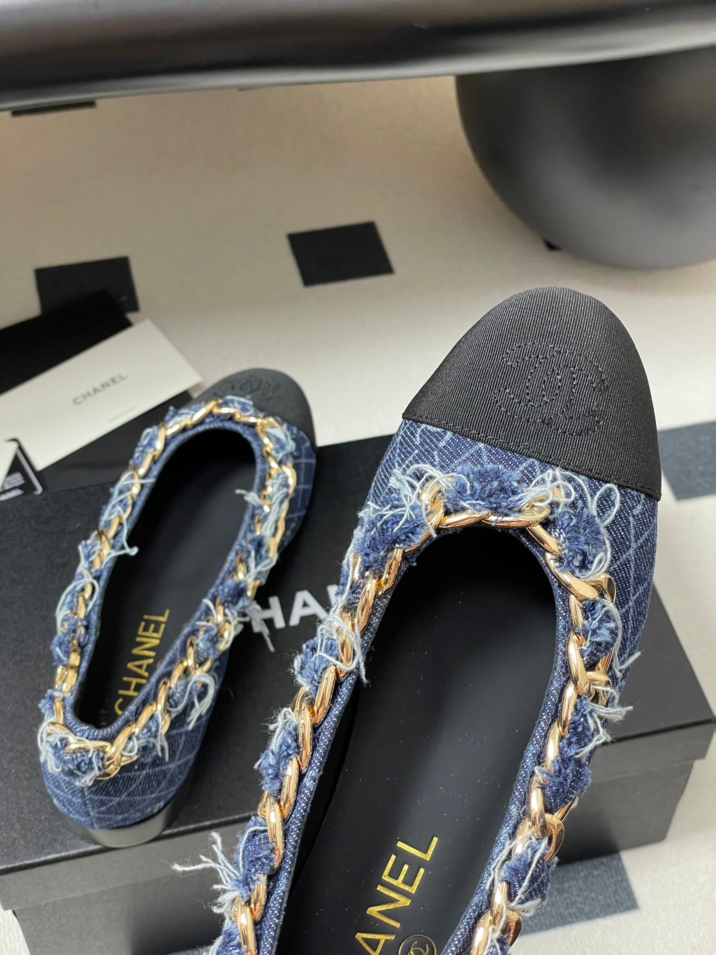 Chanel Chain Detail Double C Flats – 25A Autumn Collection
