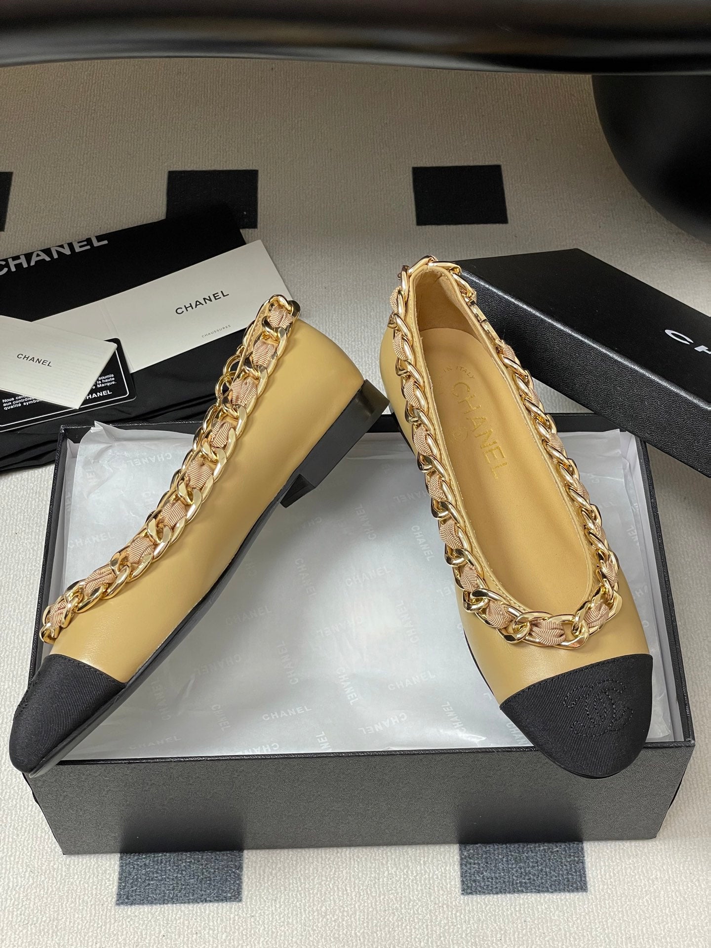 Chanel Chain Detail Double C Flats – 25A Autumn Collection