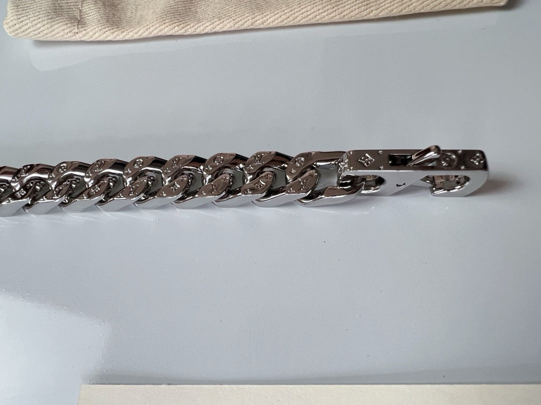 Louis Vuitton Chain Links Monogram Necklace