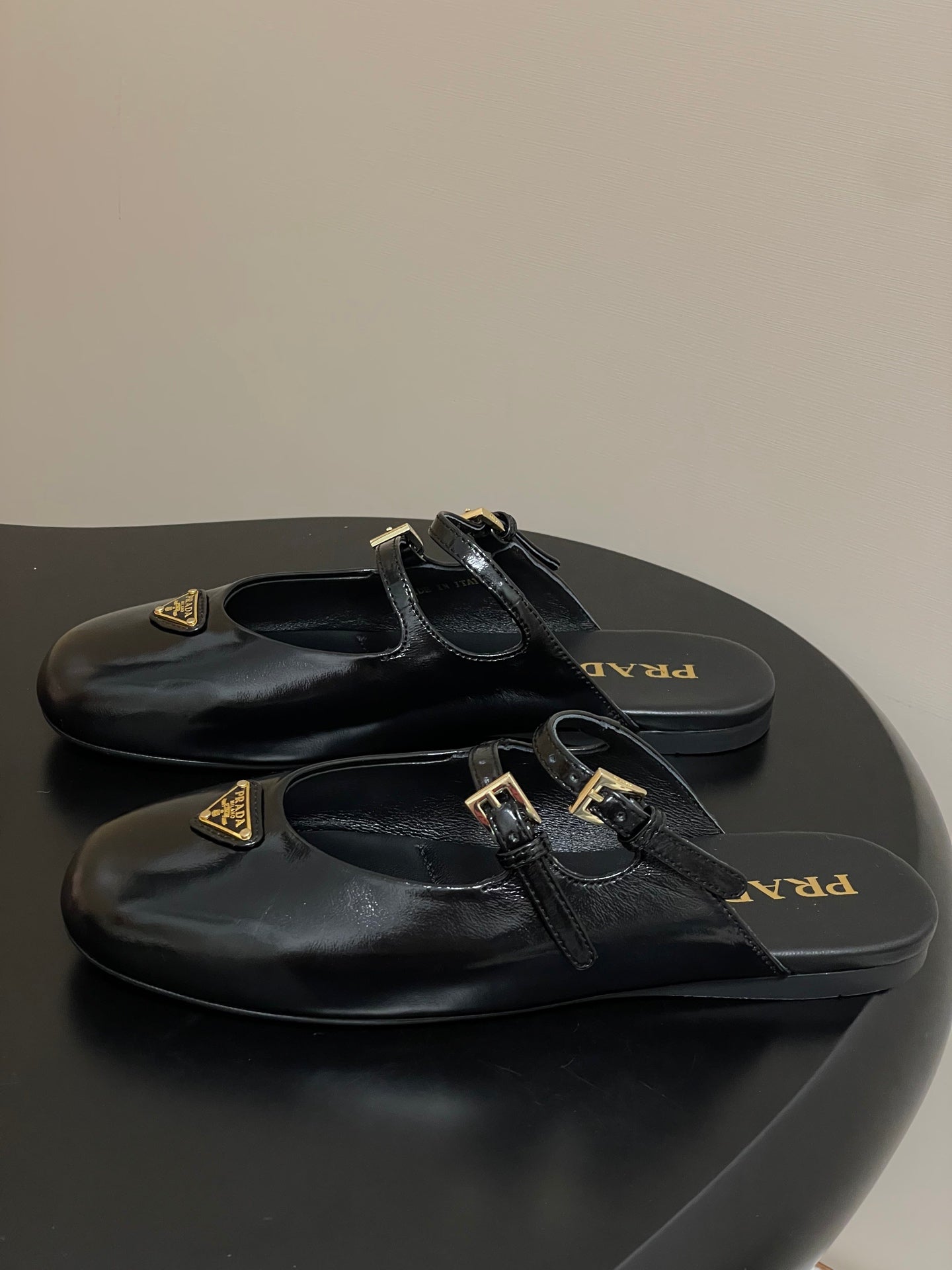 Prada Wrinkled Patent Ballet Flats – 25SS