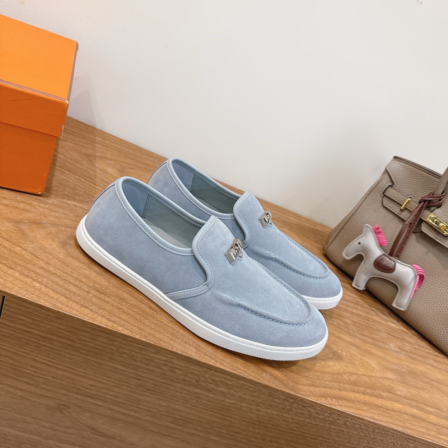 Hermès Classic Unisex Sandals – SS25 New Arrival