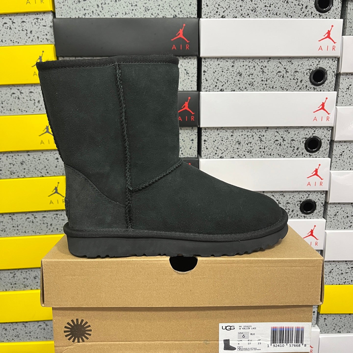 UGG Thick-Soled Low-Cut Fur-Lined Snow Boots