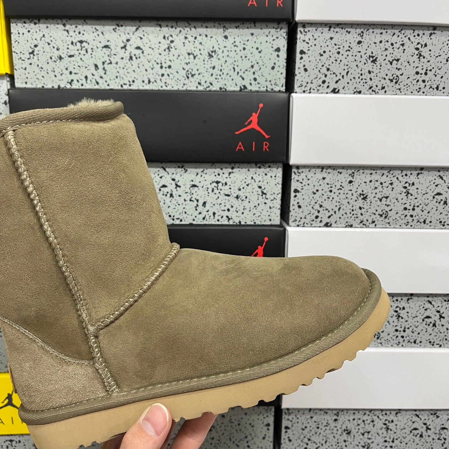 UGG Thick-Soled Low-Cut Fur-Lined Snow Boots