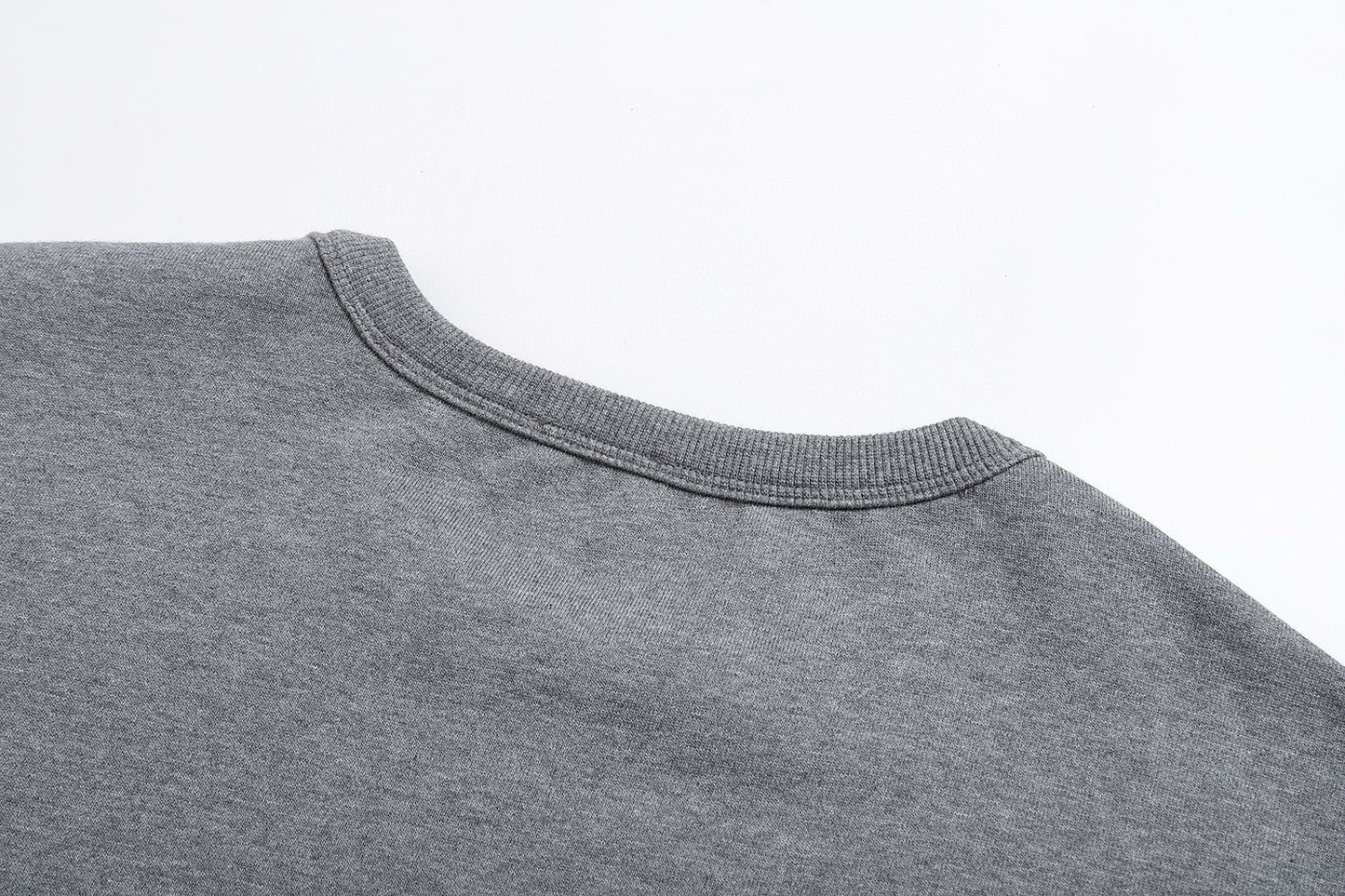 Dior Montaigne Slogan Print Crewneck Sweatshirt – 2025 Winter Collection