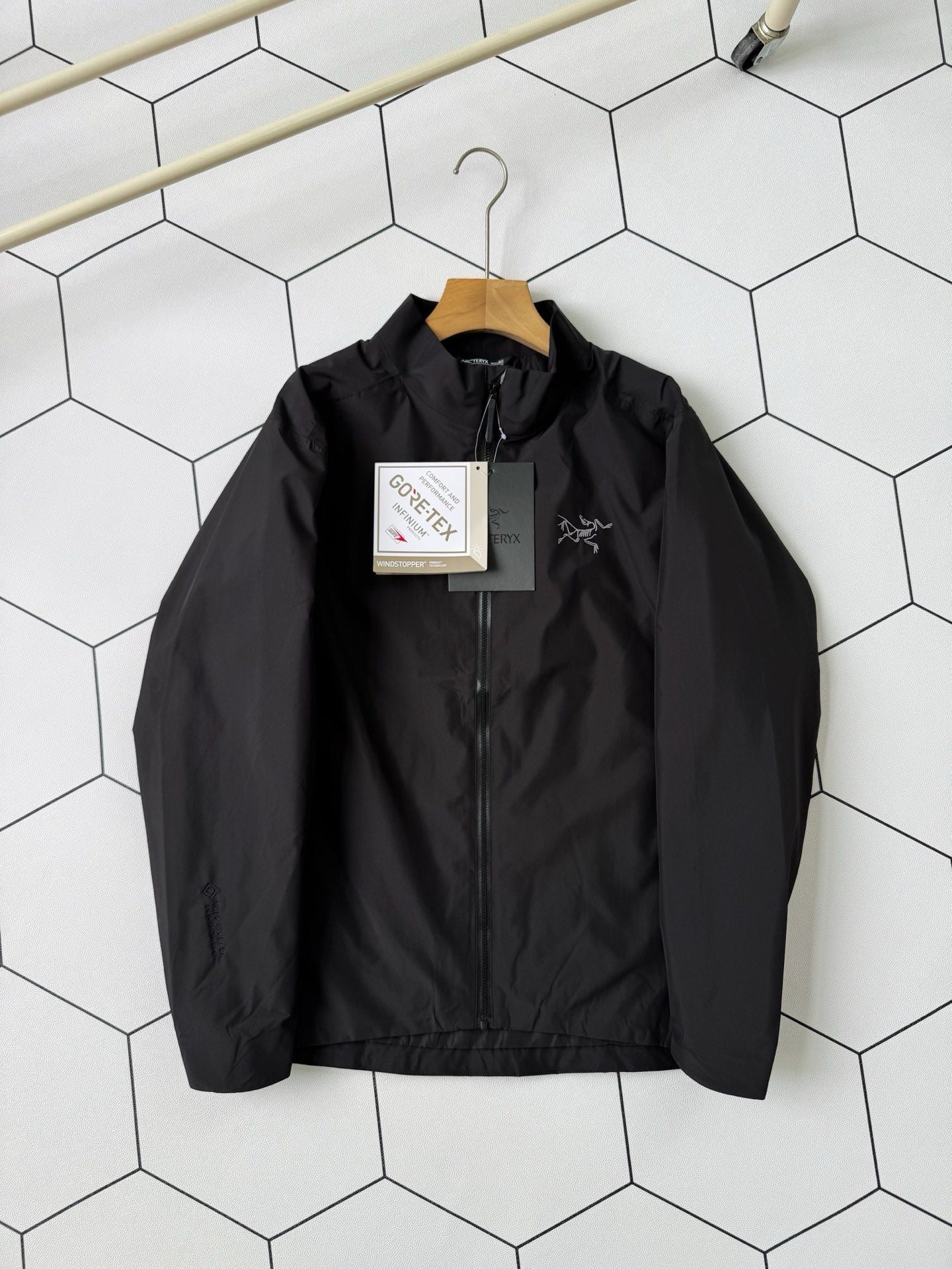 Arc'teryx Solano Windbreaker Jacket – 2025 Model