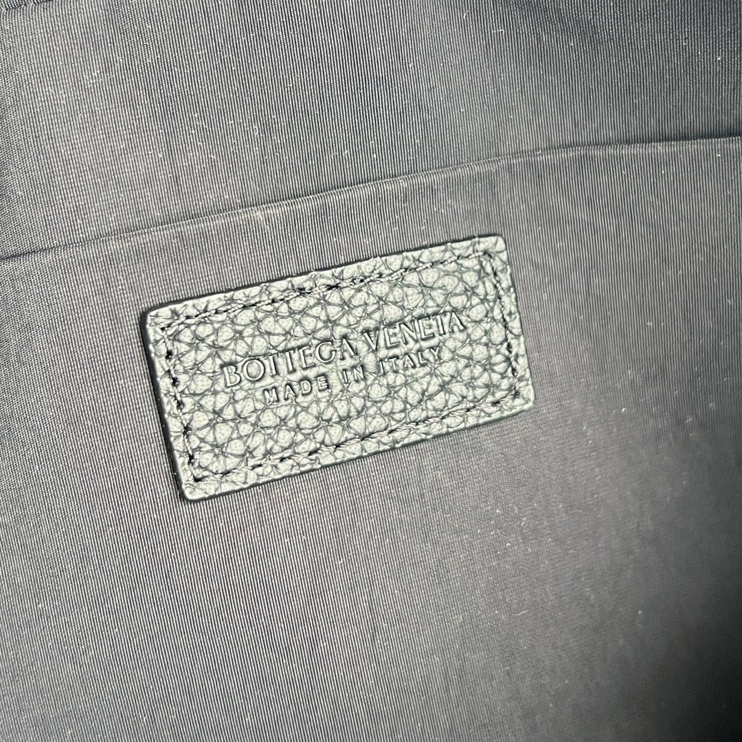 Bottega Veneta Intrecciato Grained Pouch