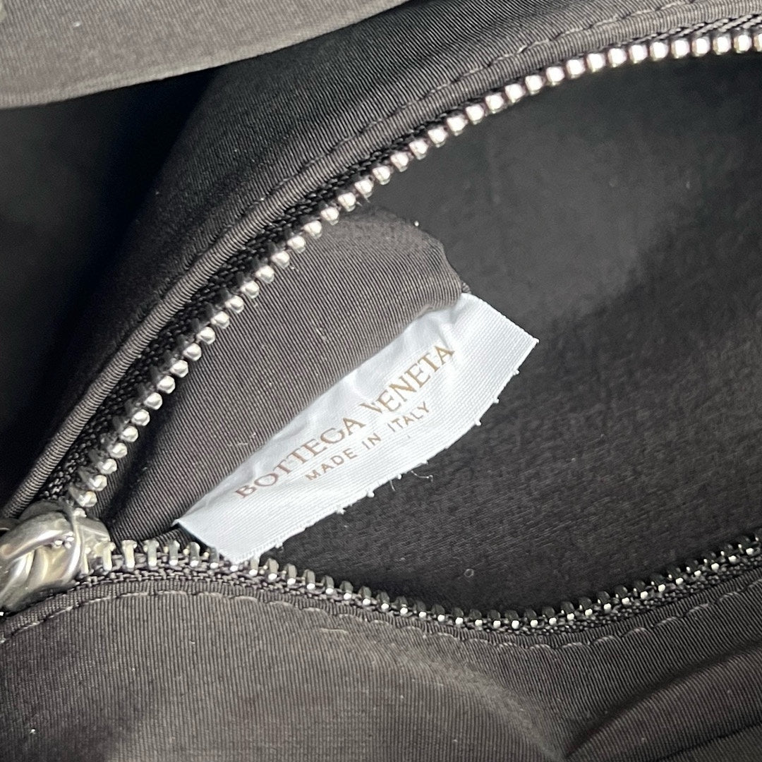 Bottega Veneta Intrecciato Grained Pouch