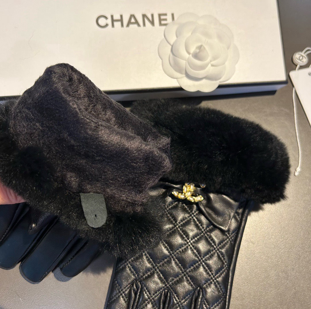 Chanel Double C Rabbit Fur Sheepskin Gloves – 2025FW