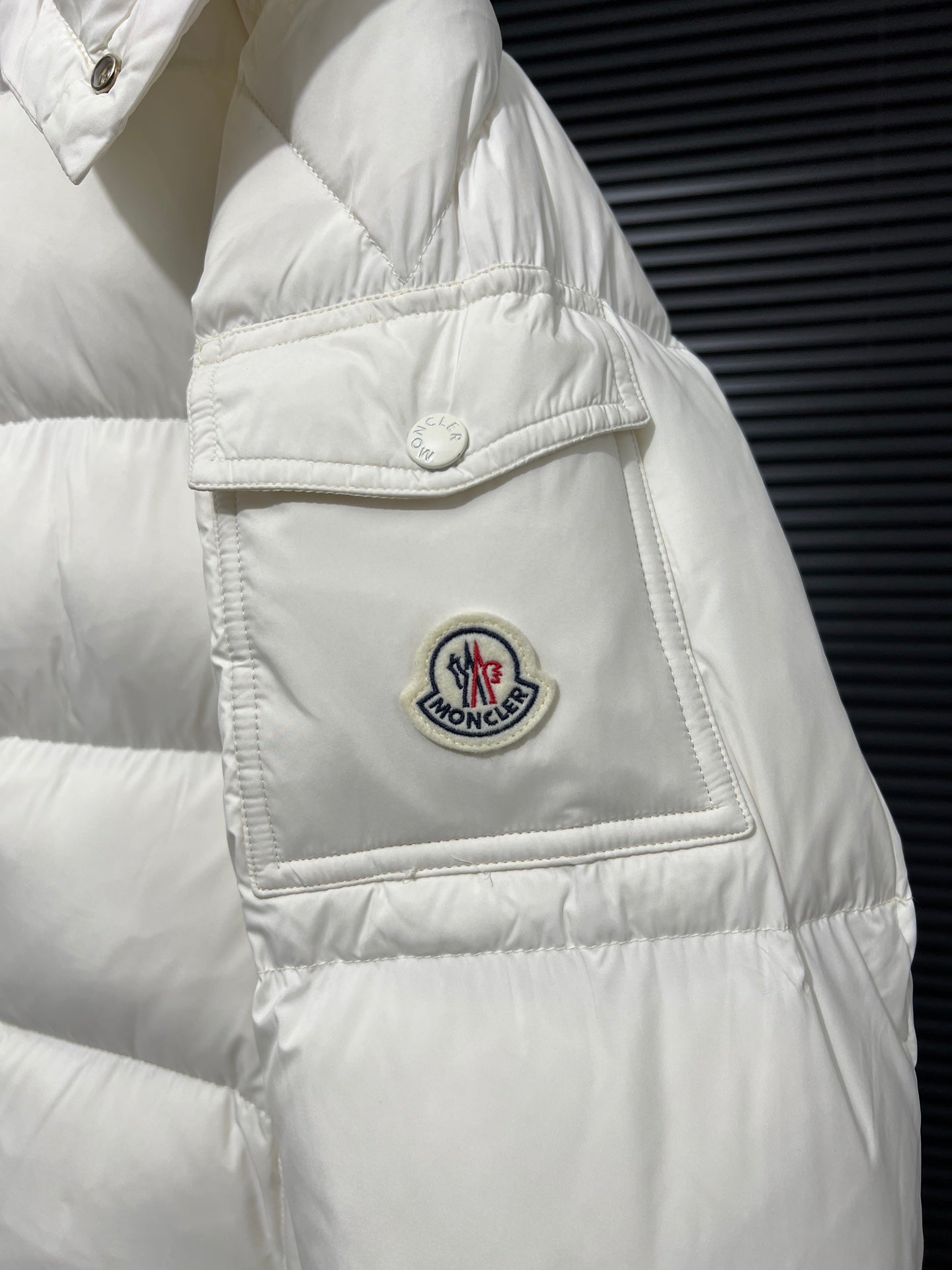 Moncler Vezere Short Puffer Jacket