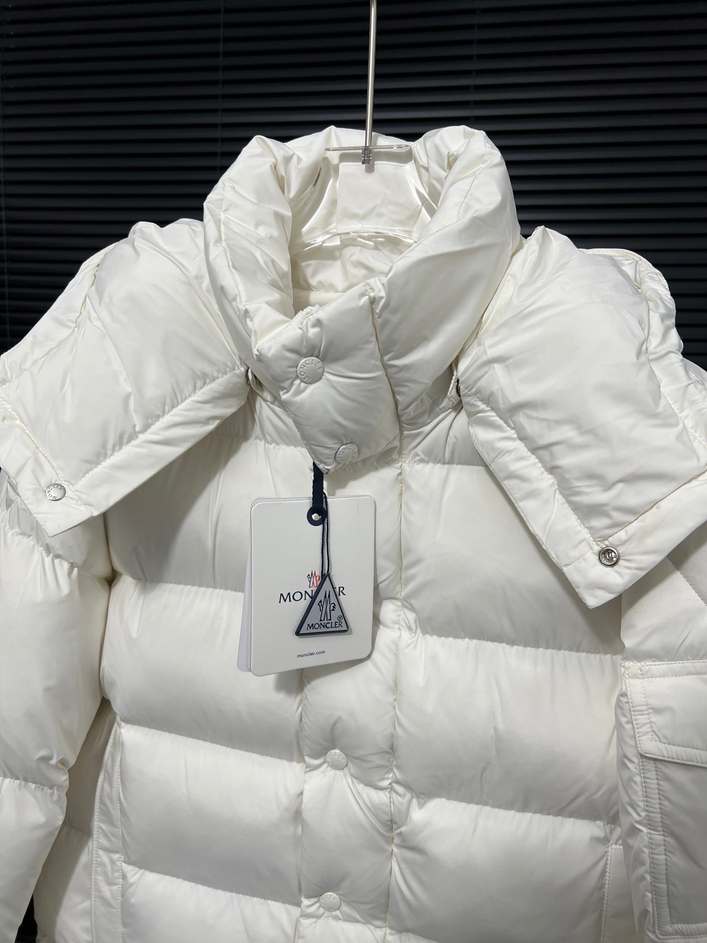 Moncler Vezere Short Puffer Jacket