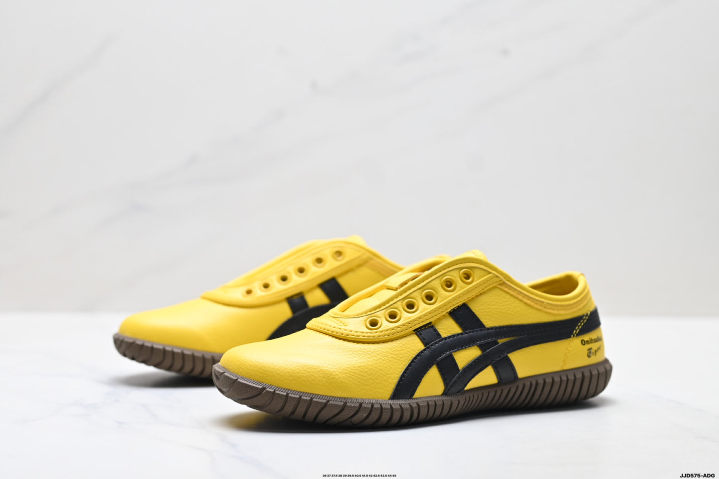 Onitsuka Tiger TSUNAHIKI Slip-On Casual Sneakers