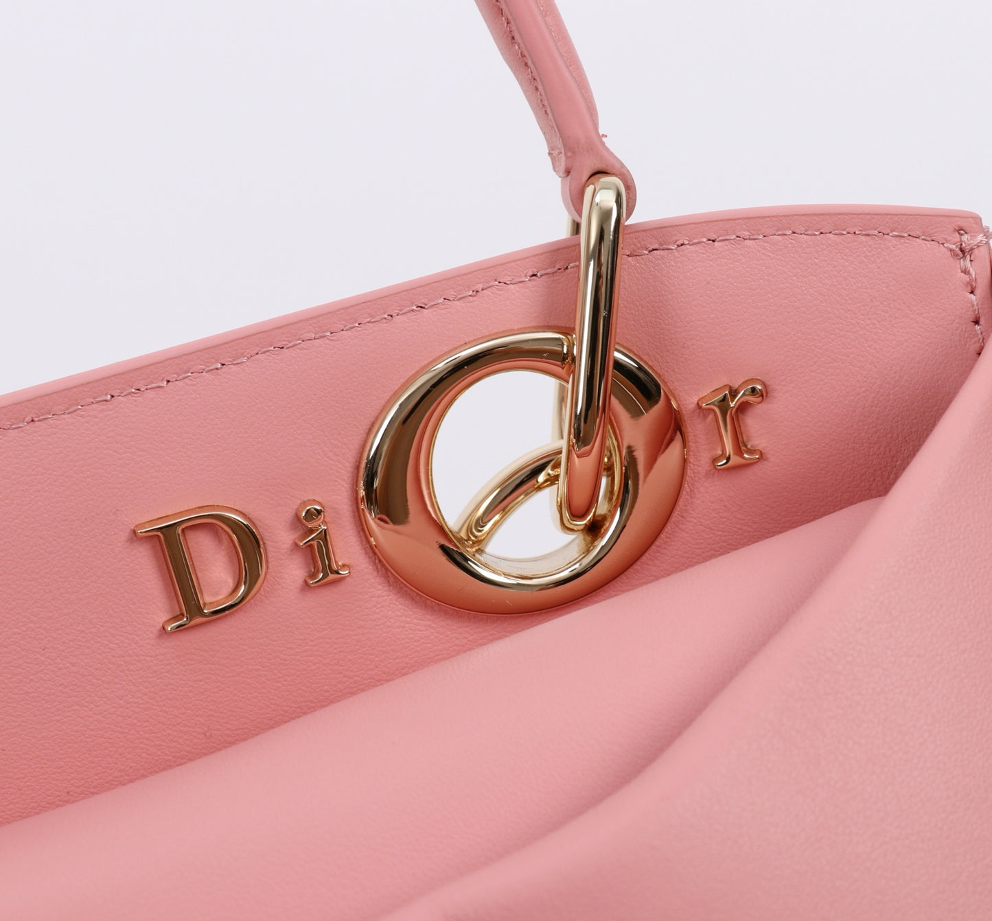 Dior Trapezoidal Bow Handbag – 2026 Spring/Summer Collection