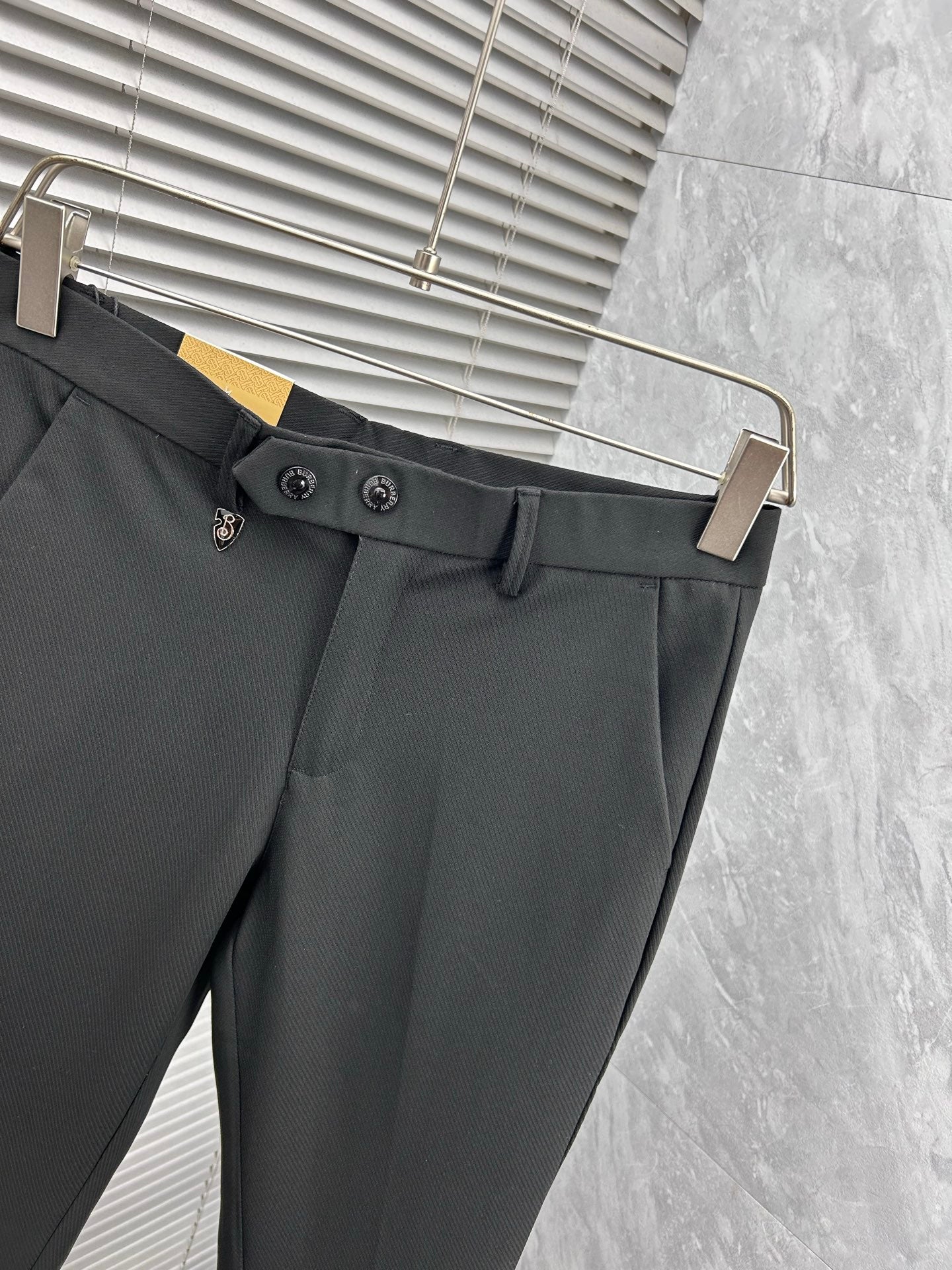 Burberry Tailored Casual Trousers – 2025SS