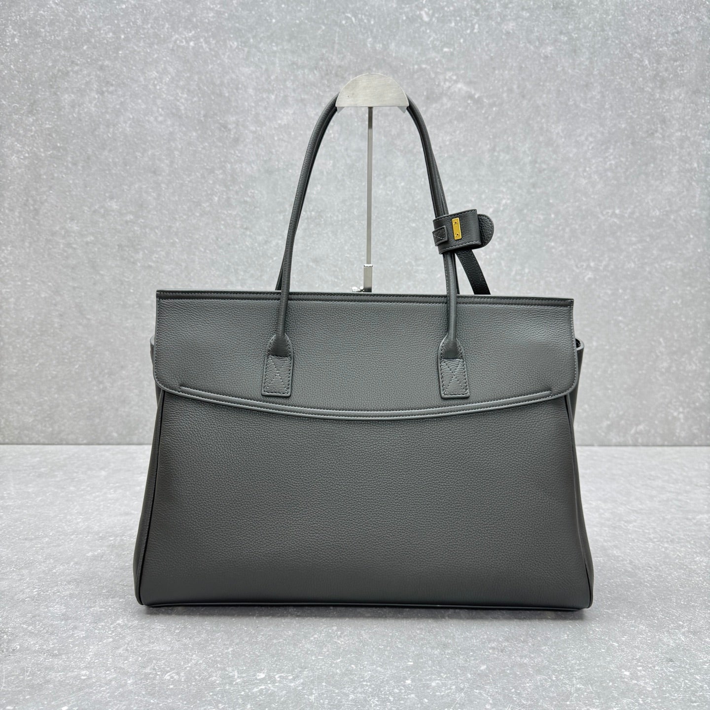 Balenciaga CarryAll Leather Tote Bag – 2025