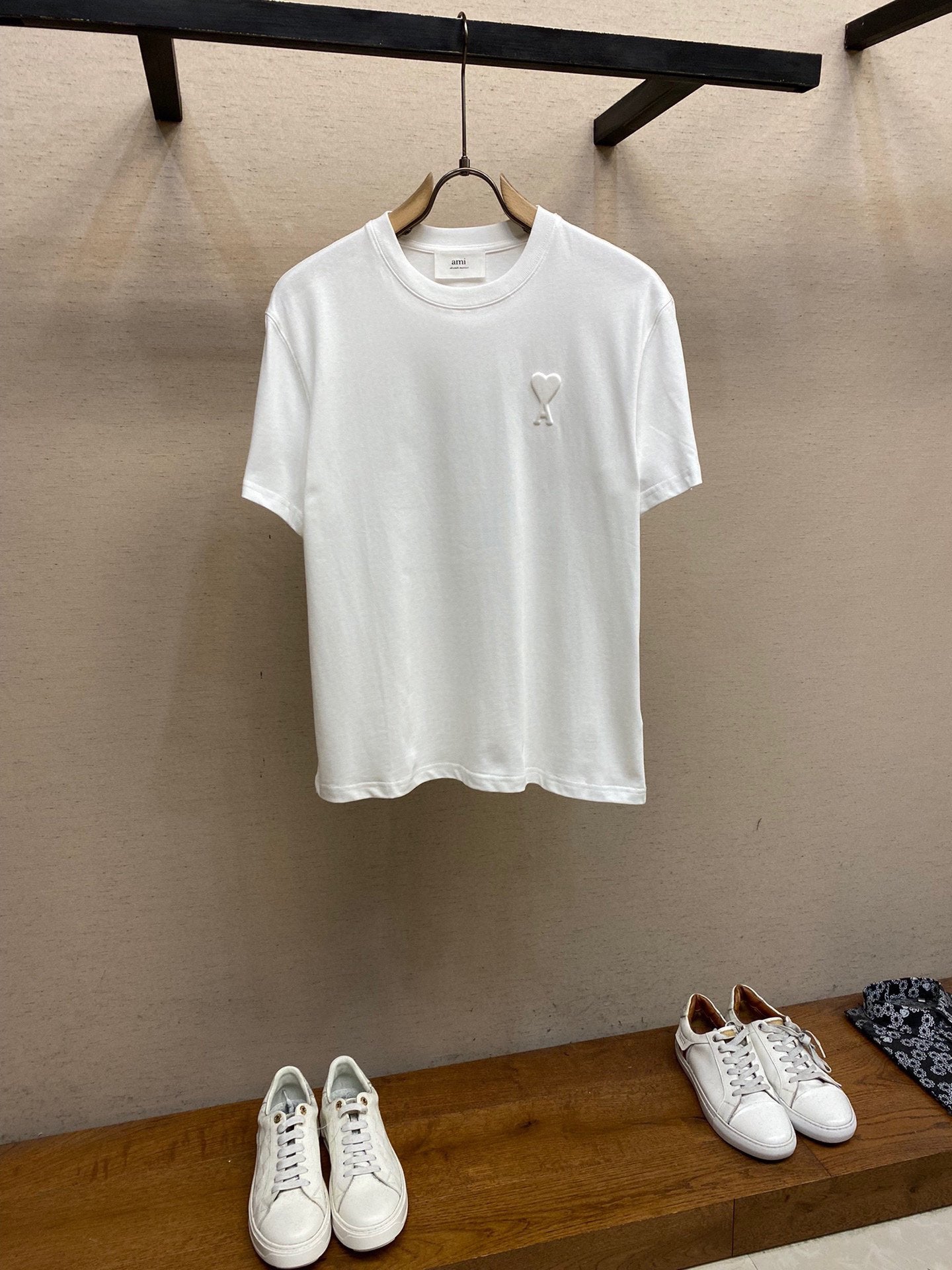 AMI Paris Embossed Heart T-Shirt – 2026