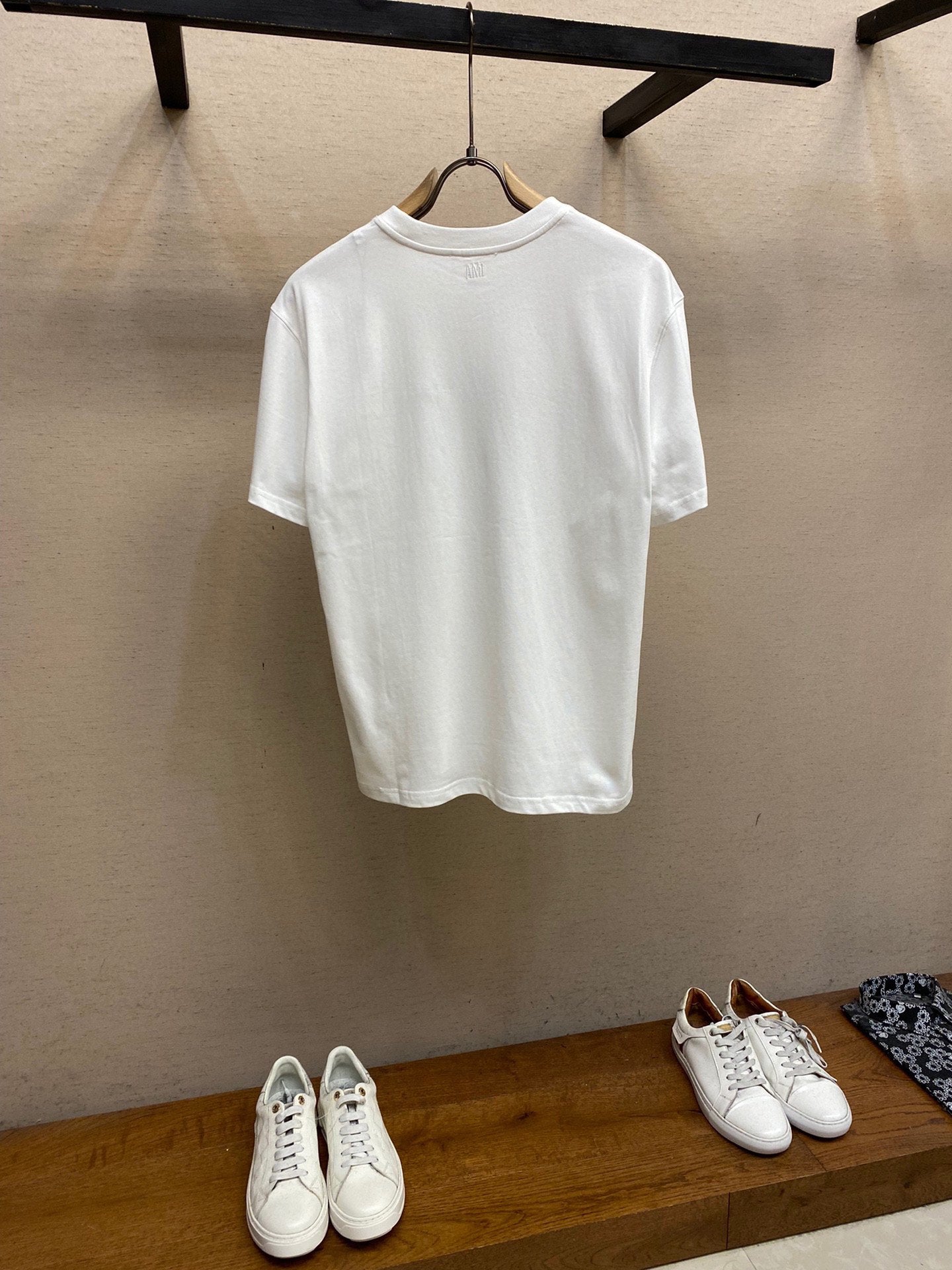 AMI Paris Embossed Heart T-Shirt – 2026