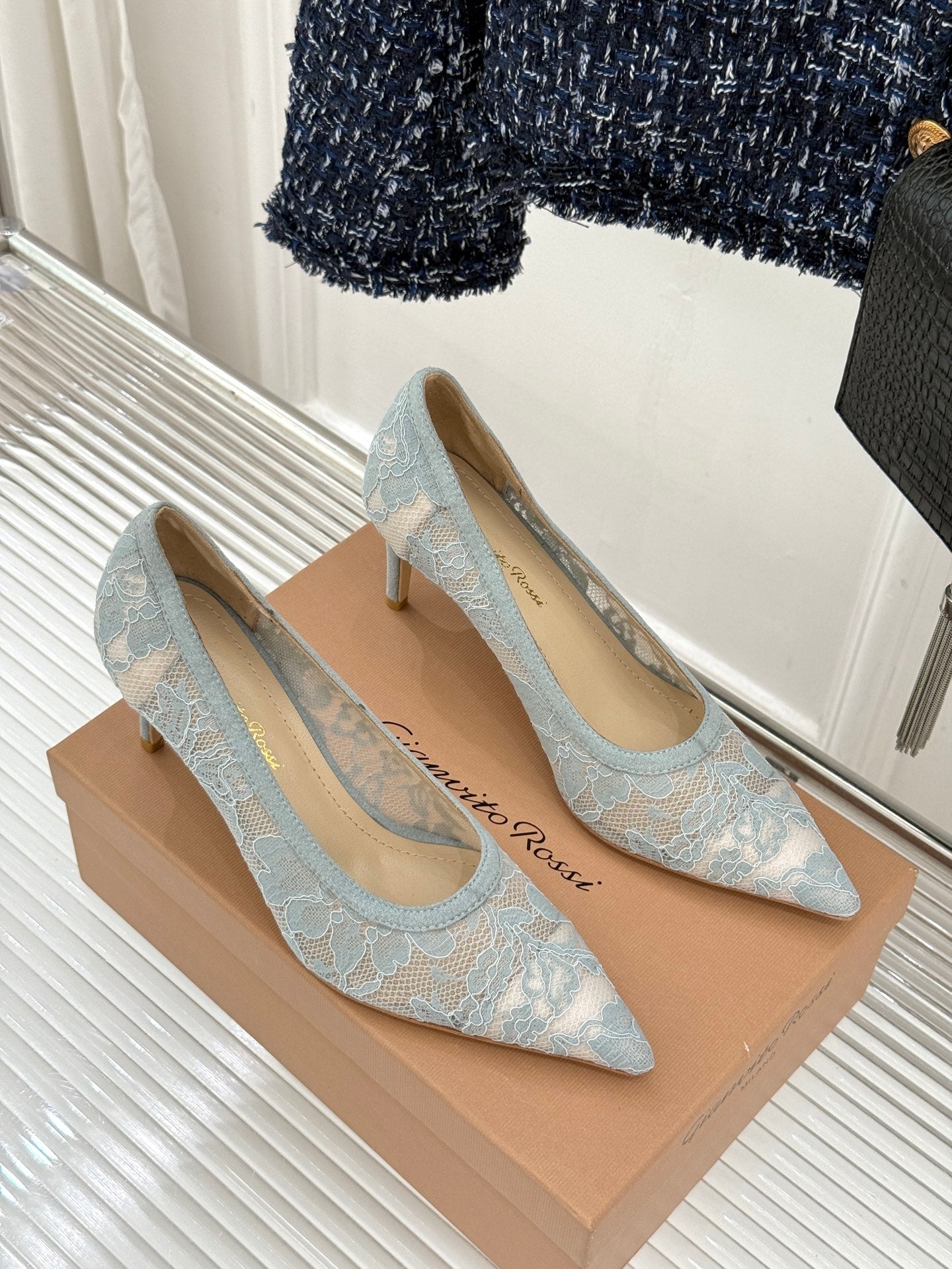 Gianvito Rossi Lace Pointed-Toe Pumps – 26WF