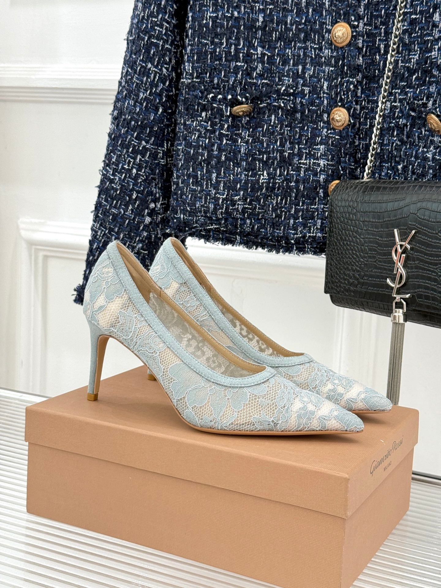 Gianvito Rossi Lace Pointed-Toe Pumps – 26WF