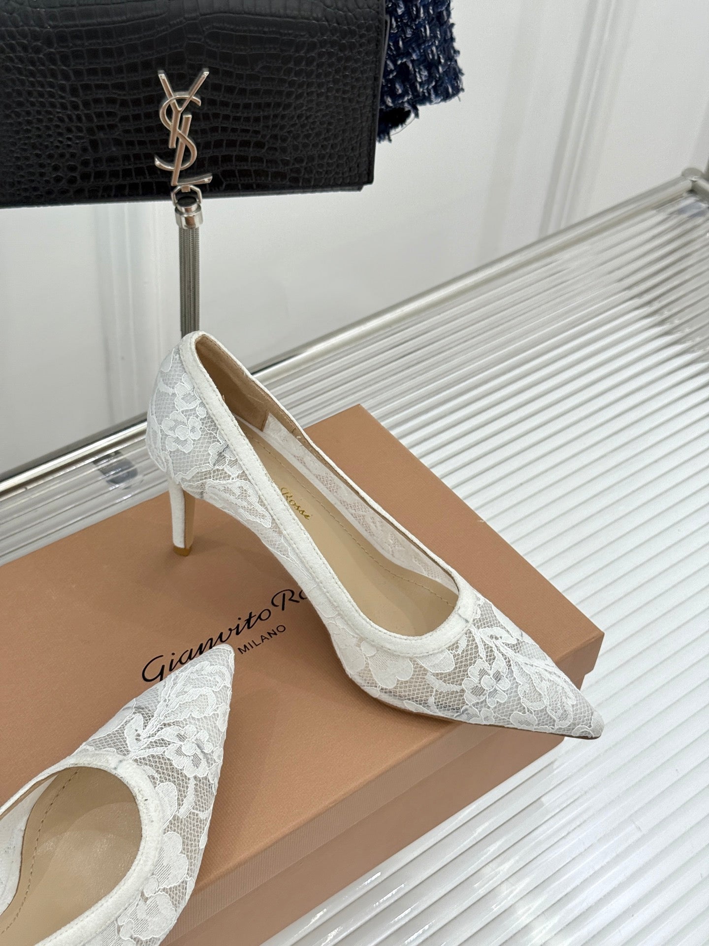 Gianvito Rossi Lace Pointed-Toe Pumps – 26WF