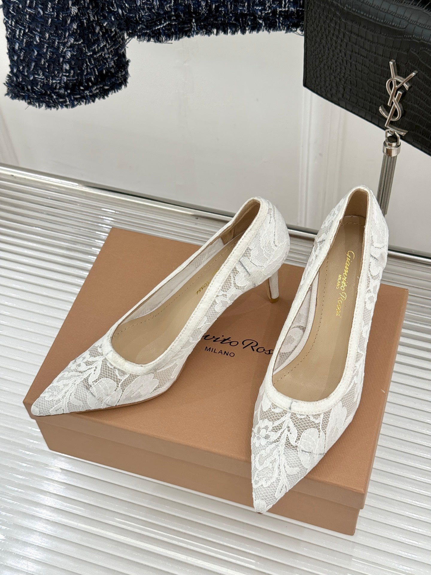 Gianvito Rossi Lace Pointed-Toe Pumps – 26WF