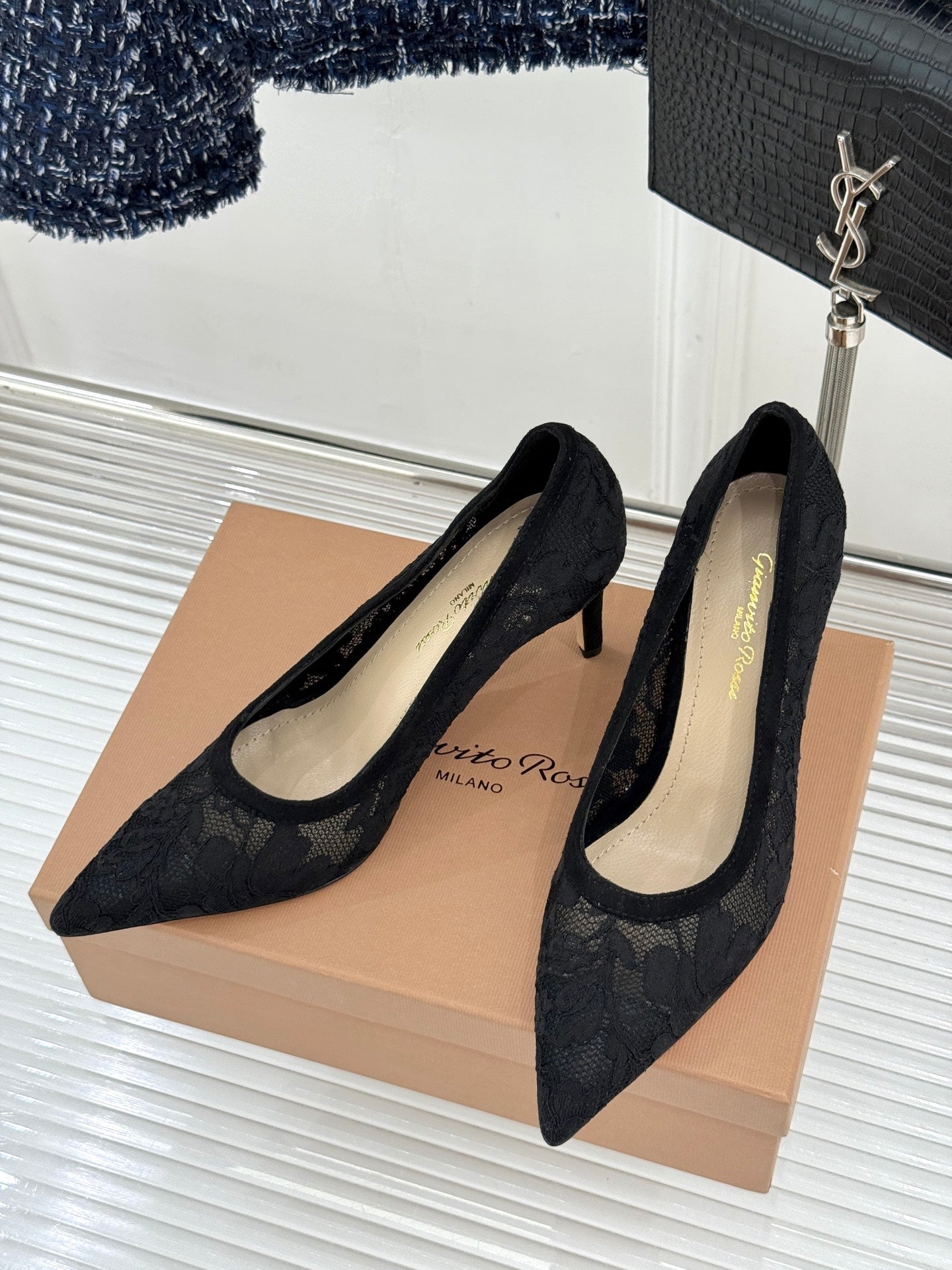 Gianvito Rossi Lace Pointed-Toe Pumps – 26WF