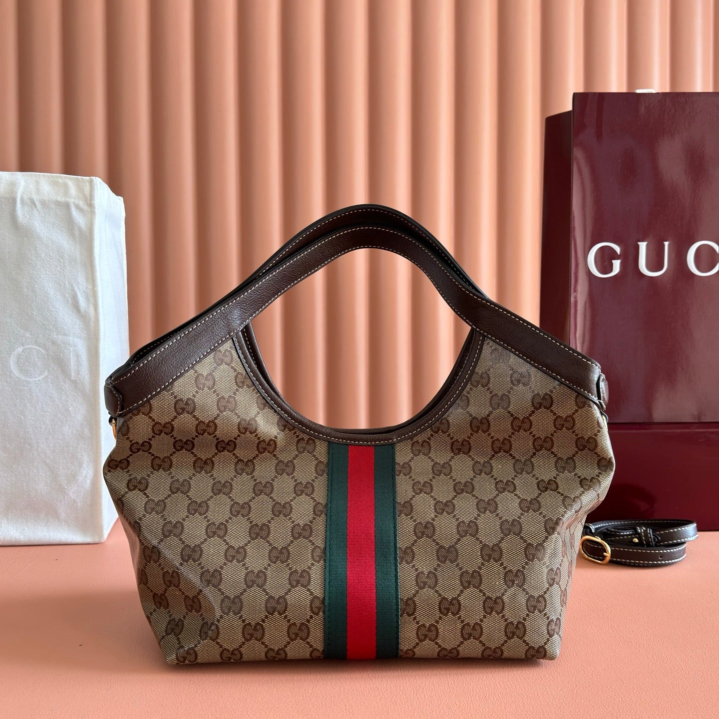 Gucci Giglio GG Supreme Handbag – 2026 Spring/Summer Collection